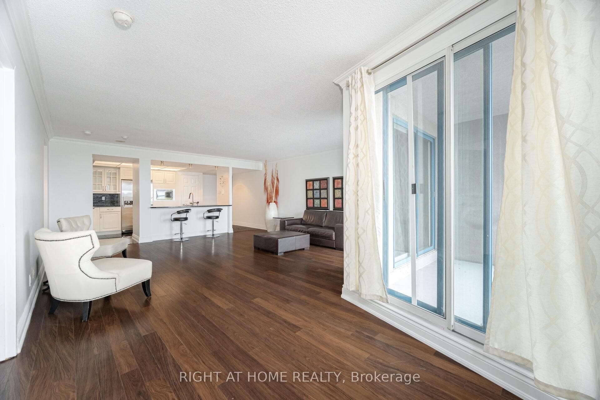 77 Harbour Square Unit 1812 photo 18