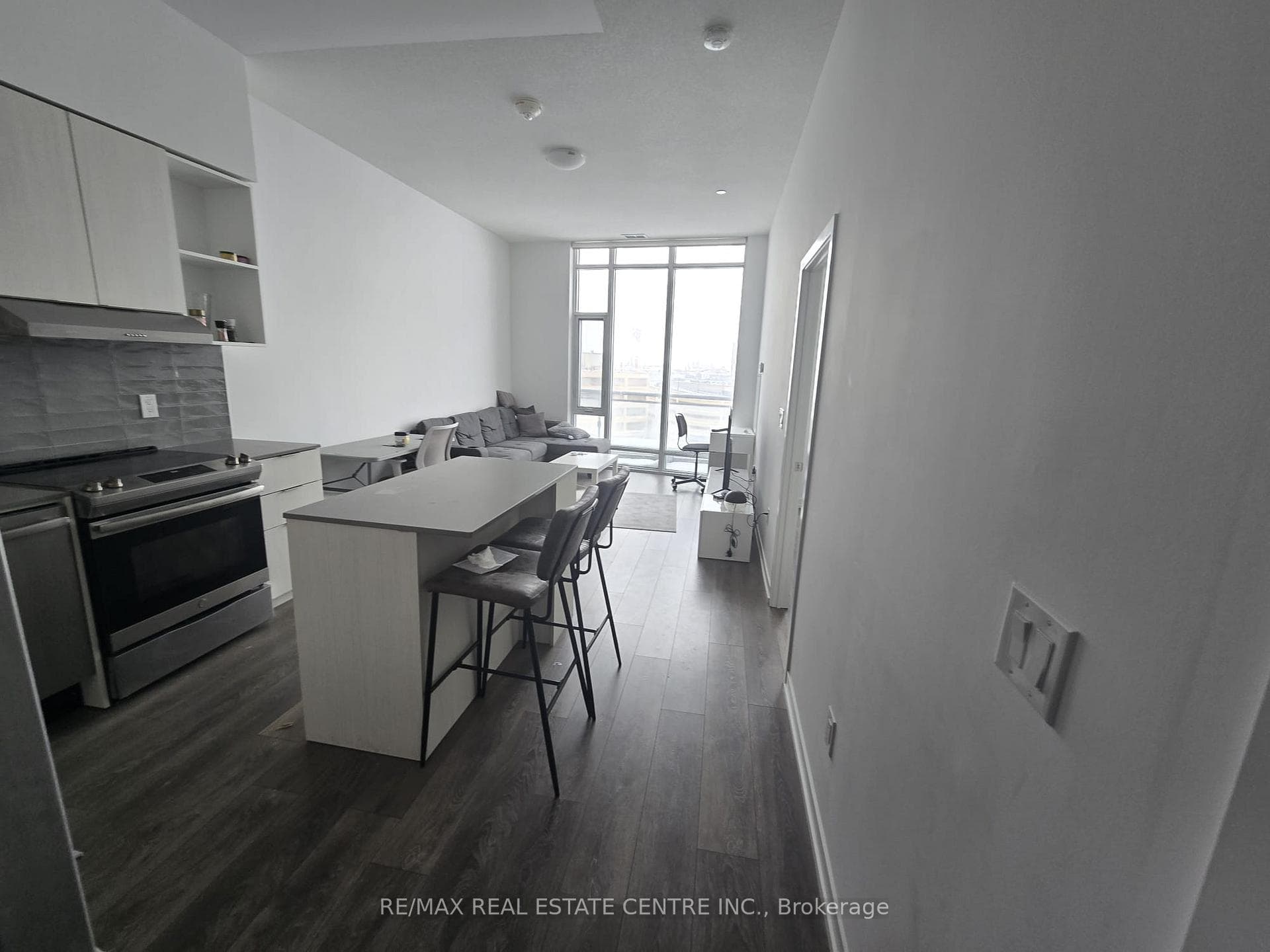 2520 Eglinton Avenue Unit 403 photo 3