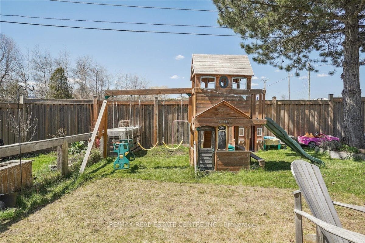 4 DANVILLE Avenue photo 26