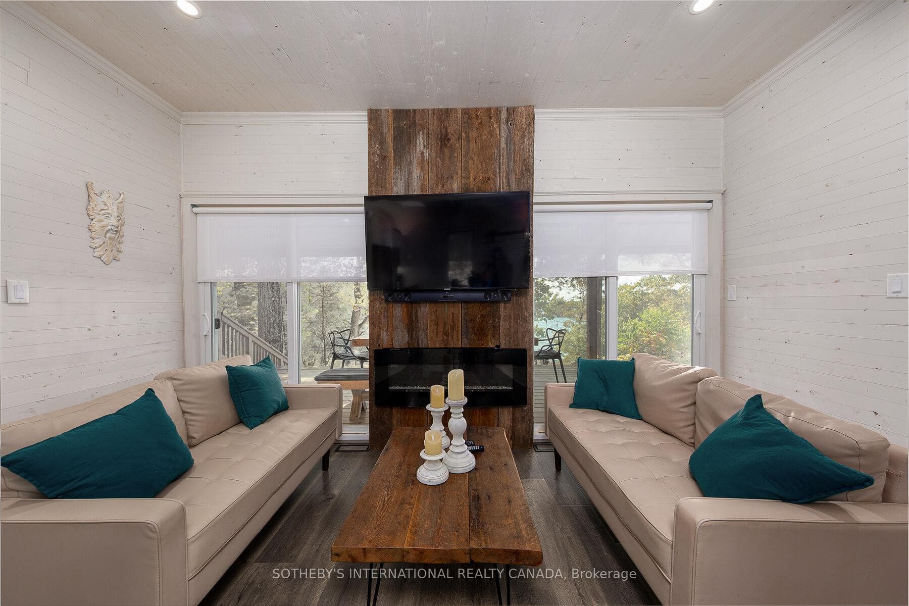 345 Thousand Islands Parkway photo 18