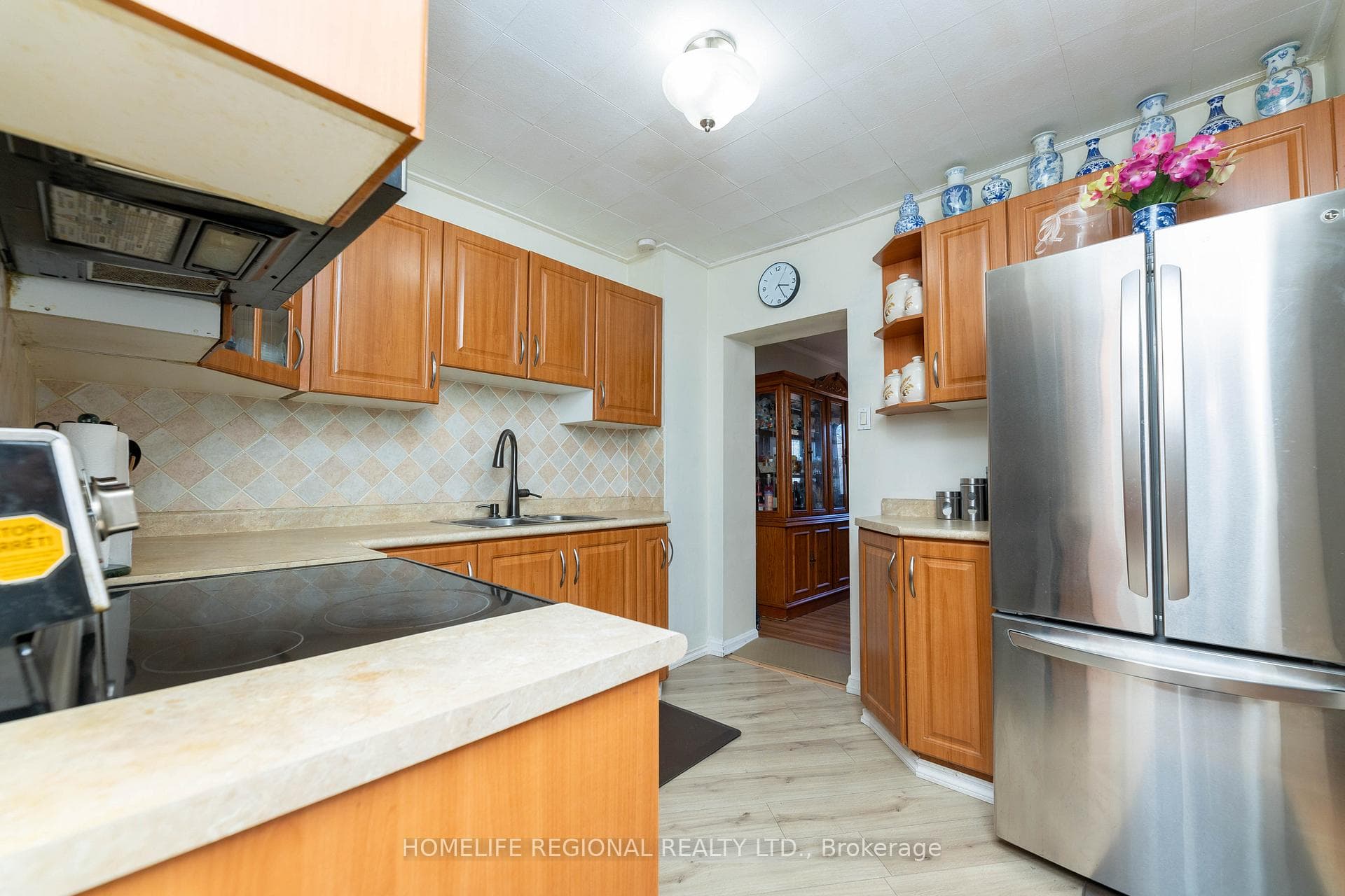 77 Eileen Avenue photo 9