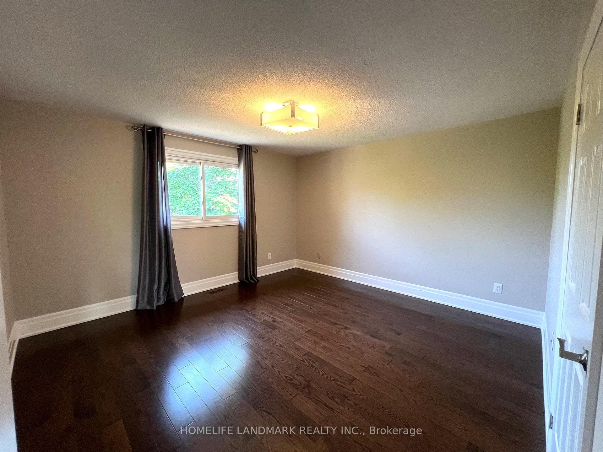 2998 Kingsway Drive photo 19