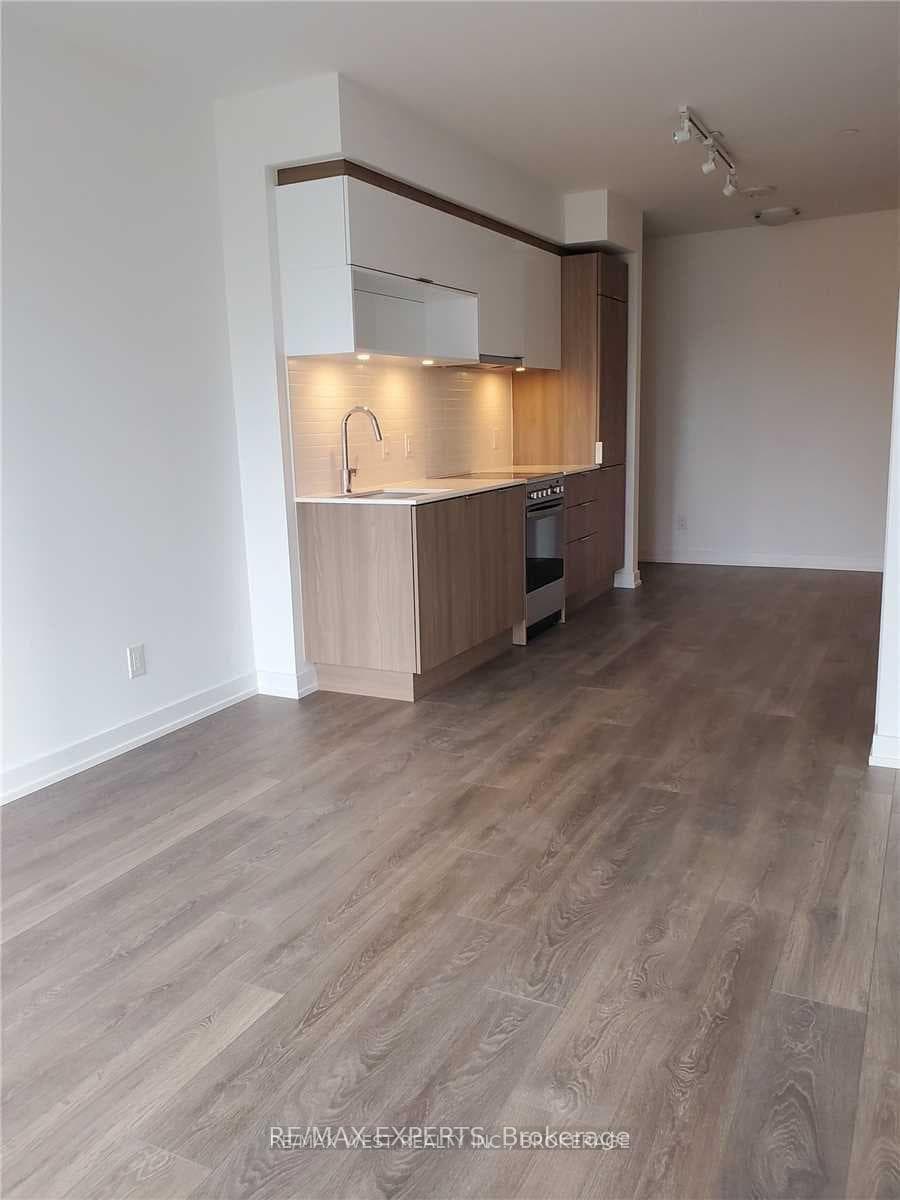 159 Wellesley Street Unit 1501 photo 5