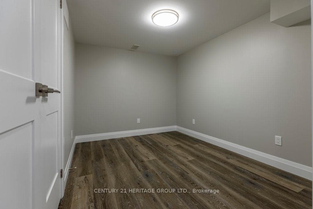 291 East 24th Street Unit Lower photo 15