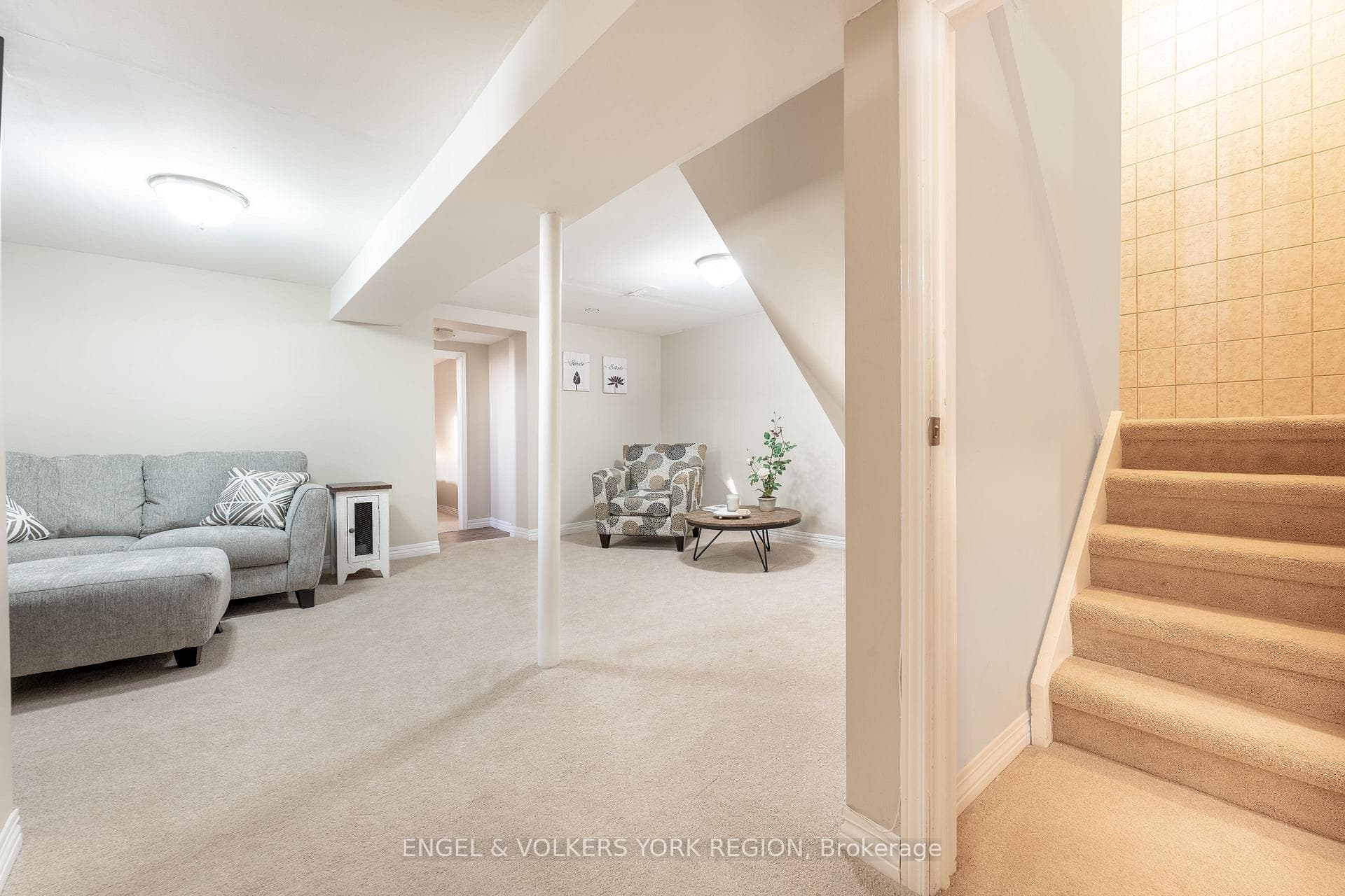 613 Red Deer Street photo 18