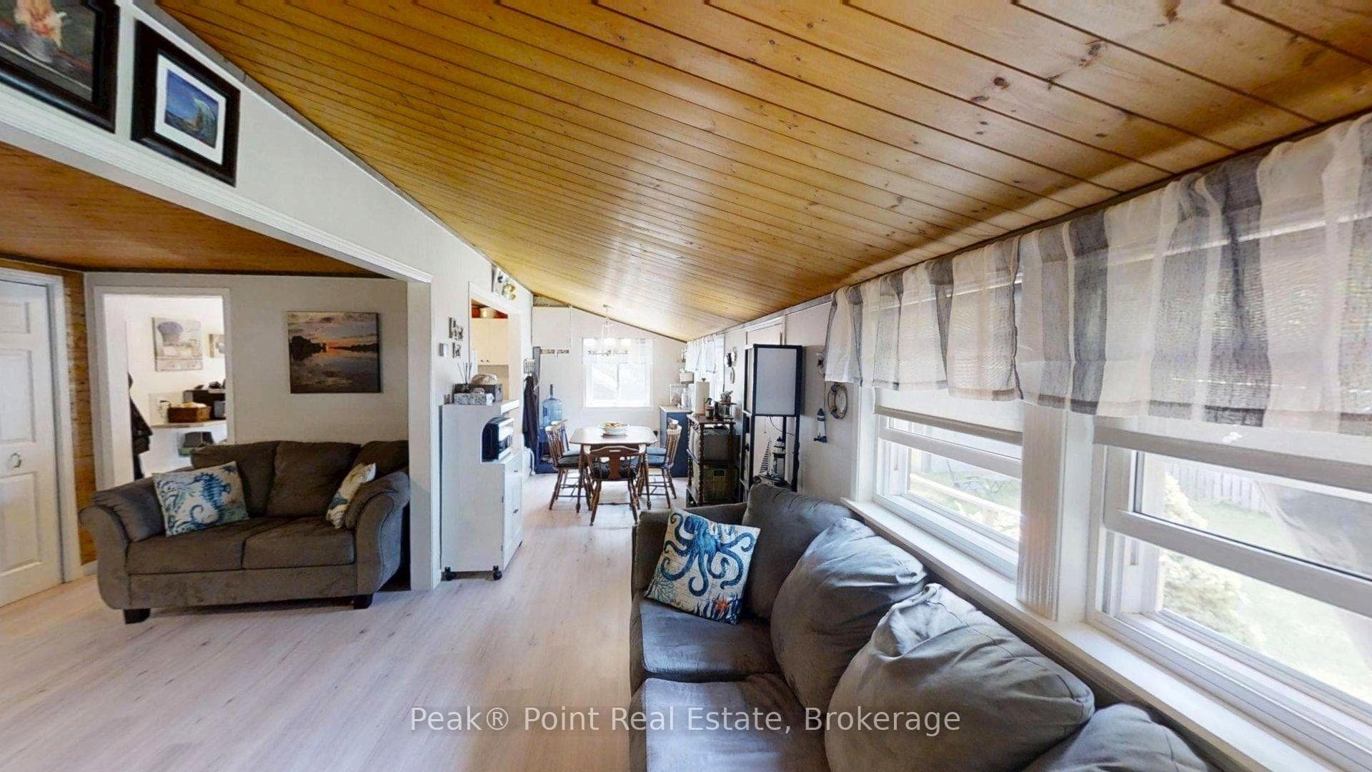 36 Barrie Avenue photo 14
