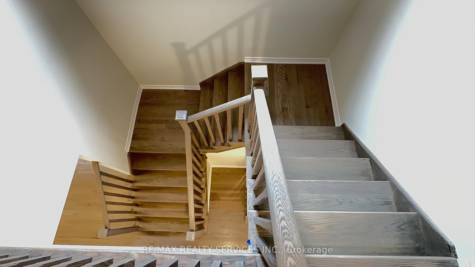 10 Molnar Crescent photo 16