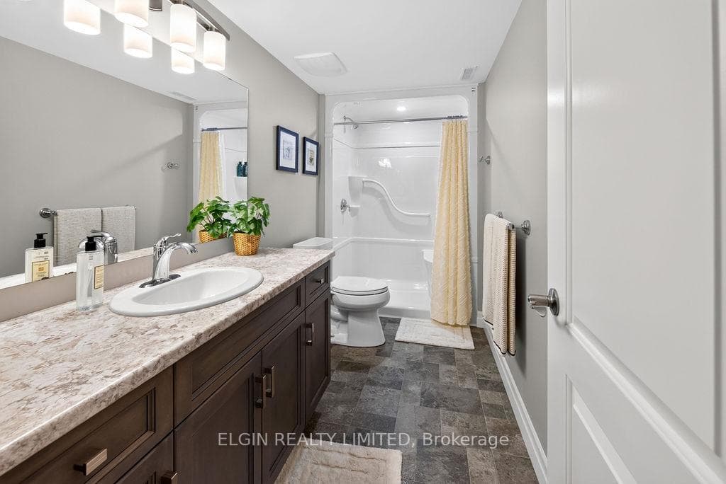 40 Glengariff Drive photo 19