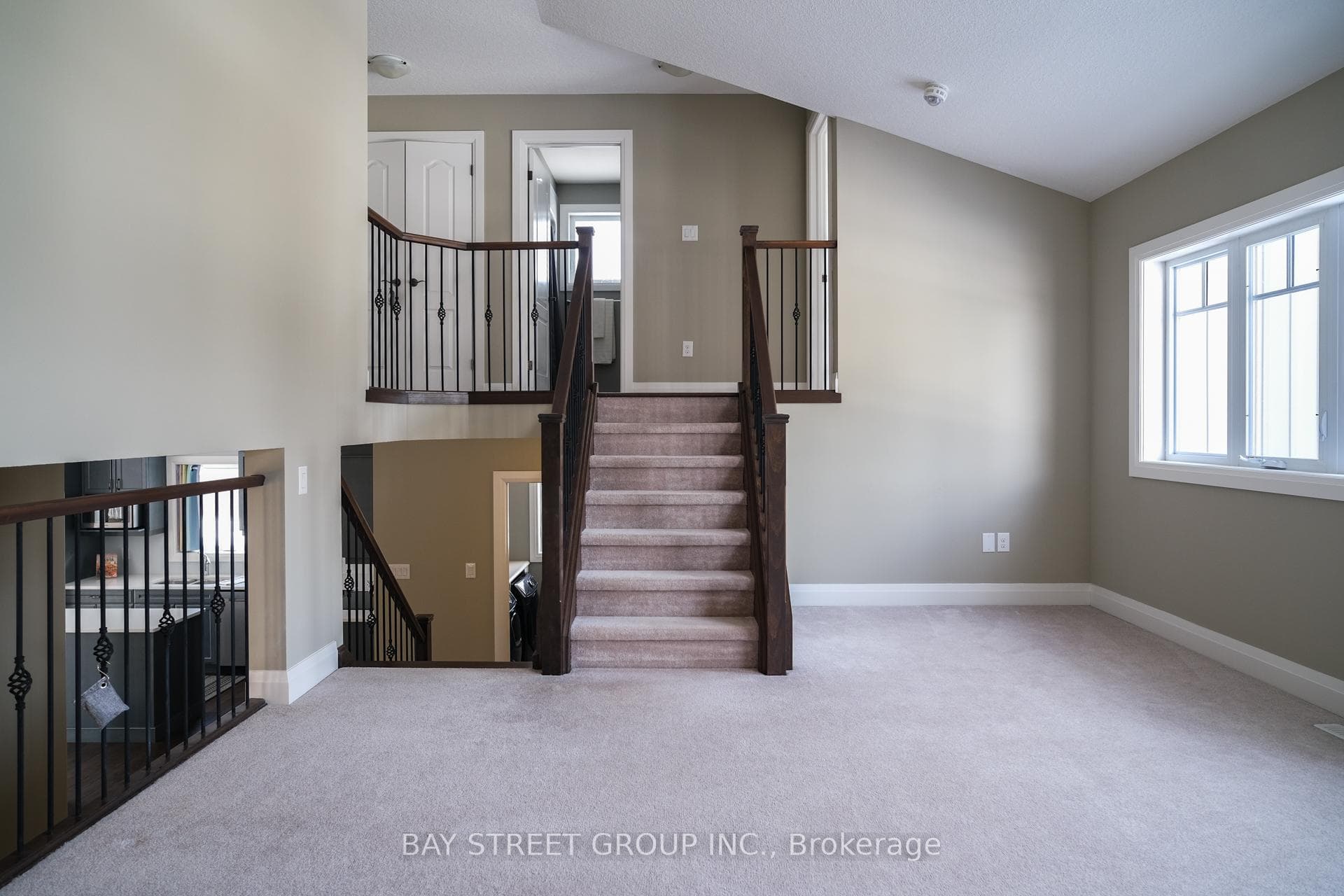 679 Tennent Avenue photo 10
