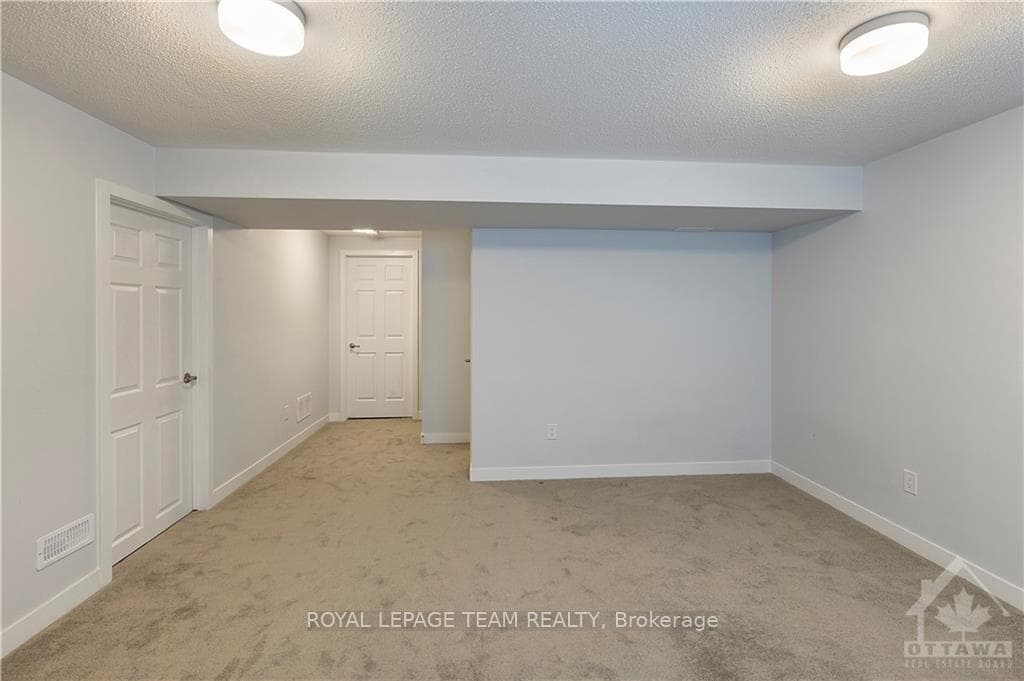 214 BILLRIAN Crescent photo 20