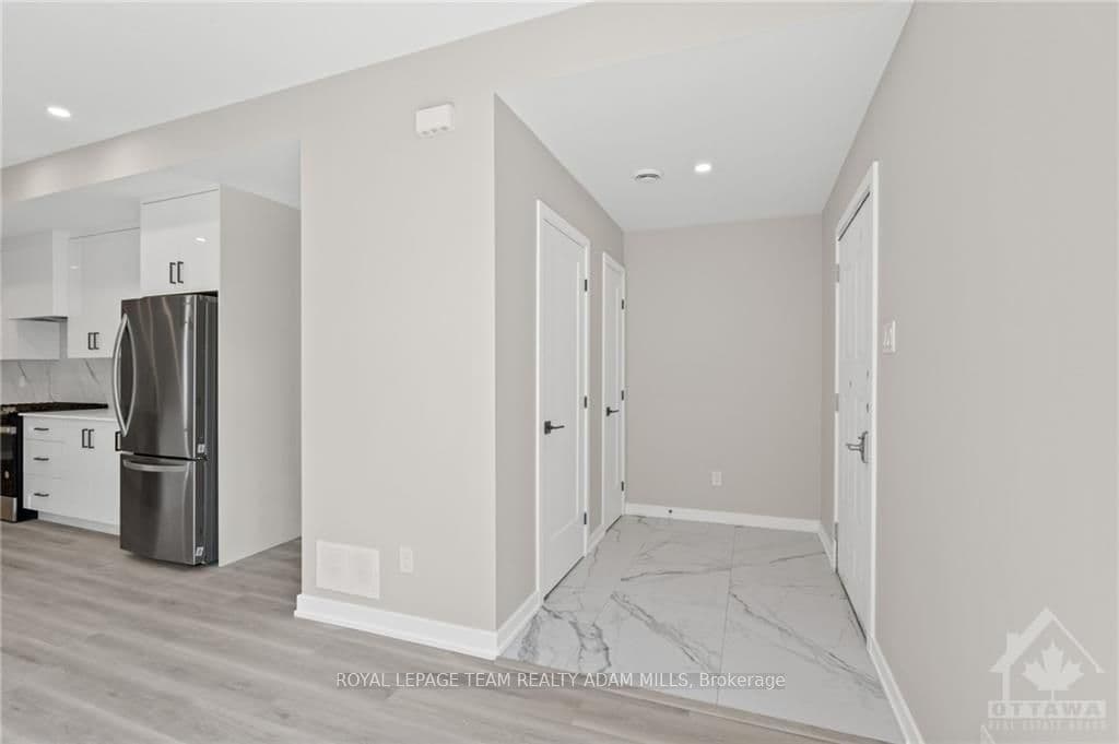 306 LANARK Avenue Unit D photo 3