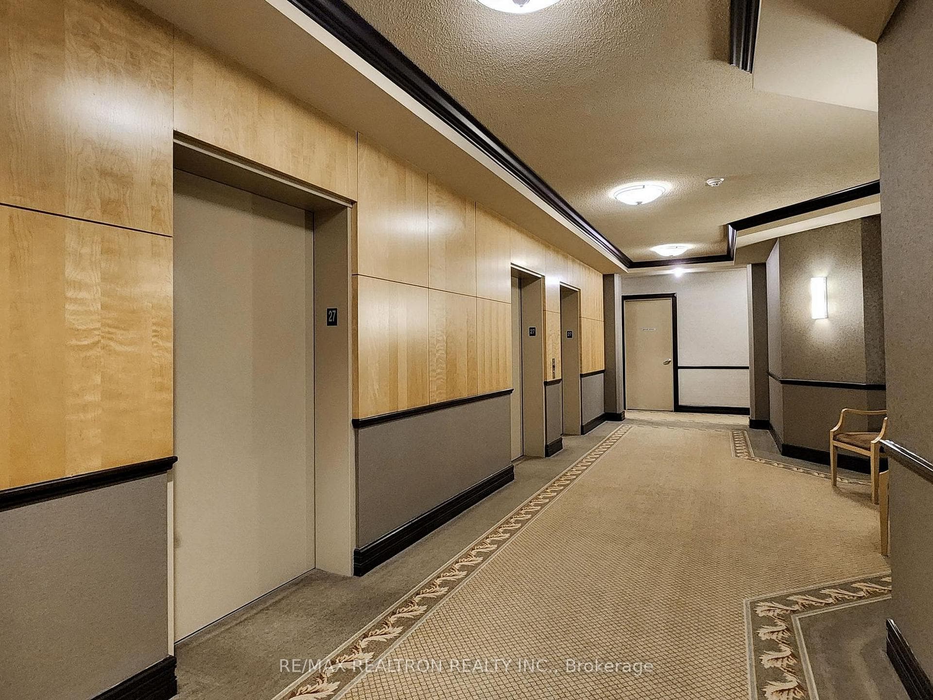 89 Skymark Drive Unit 2707 photo 6