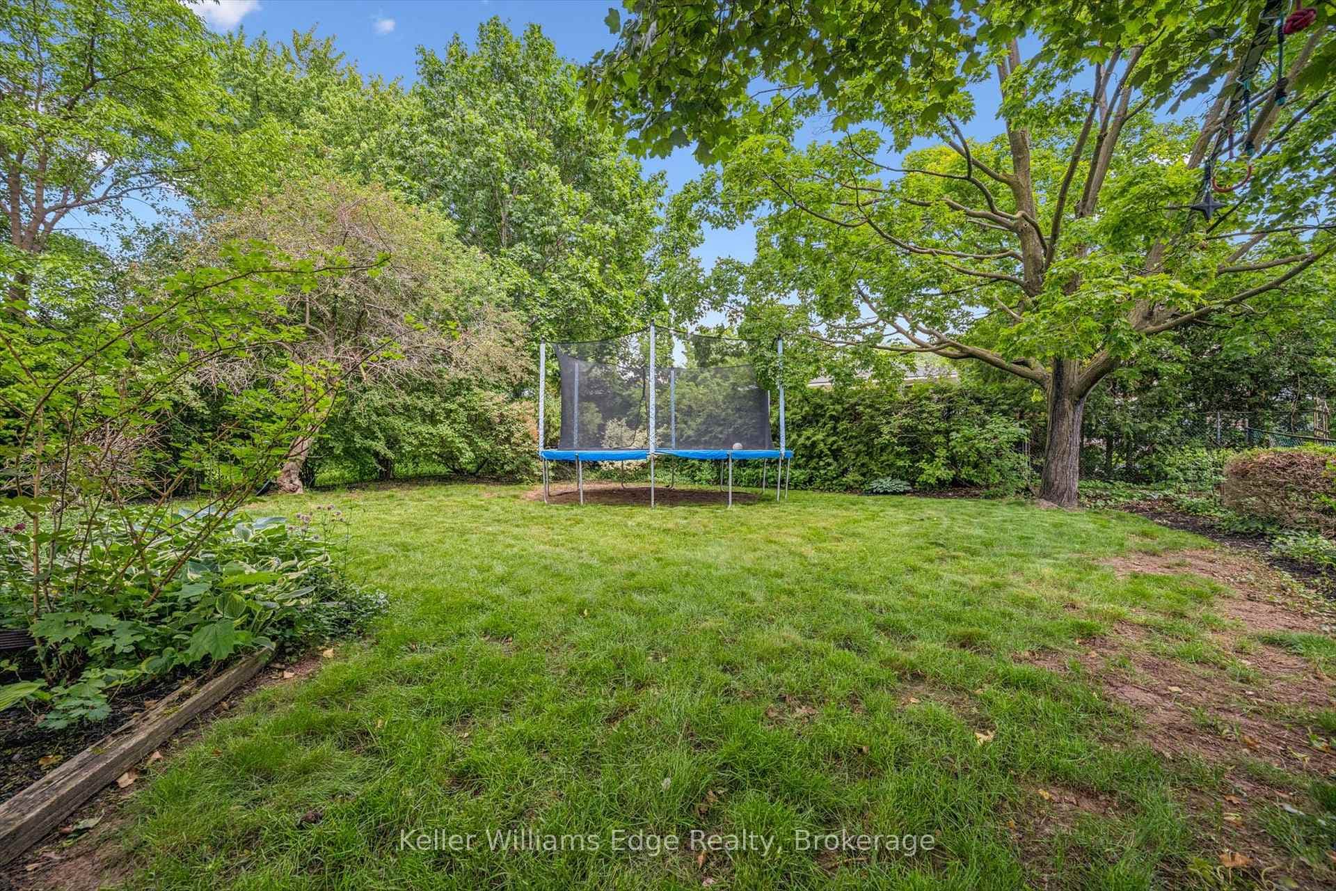 475 Vanguard Crescent photo 34