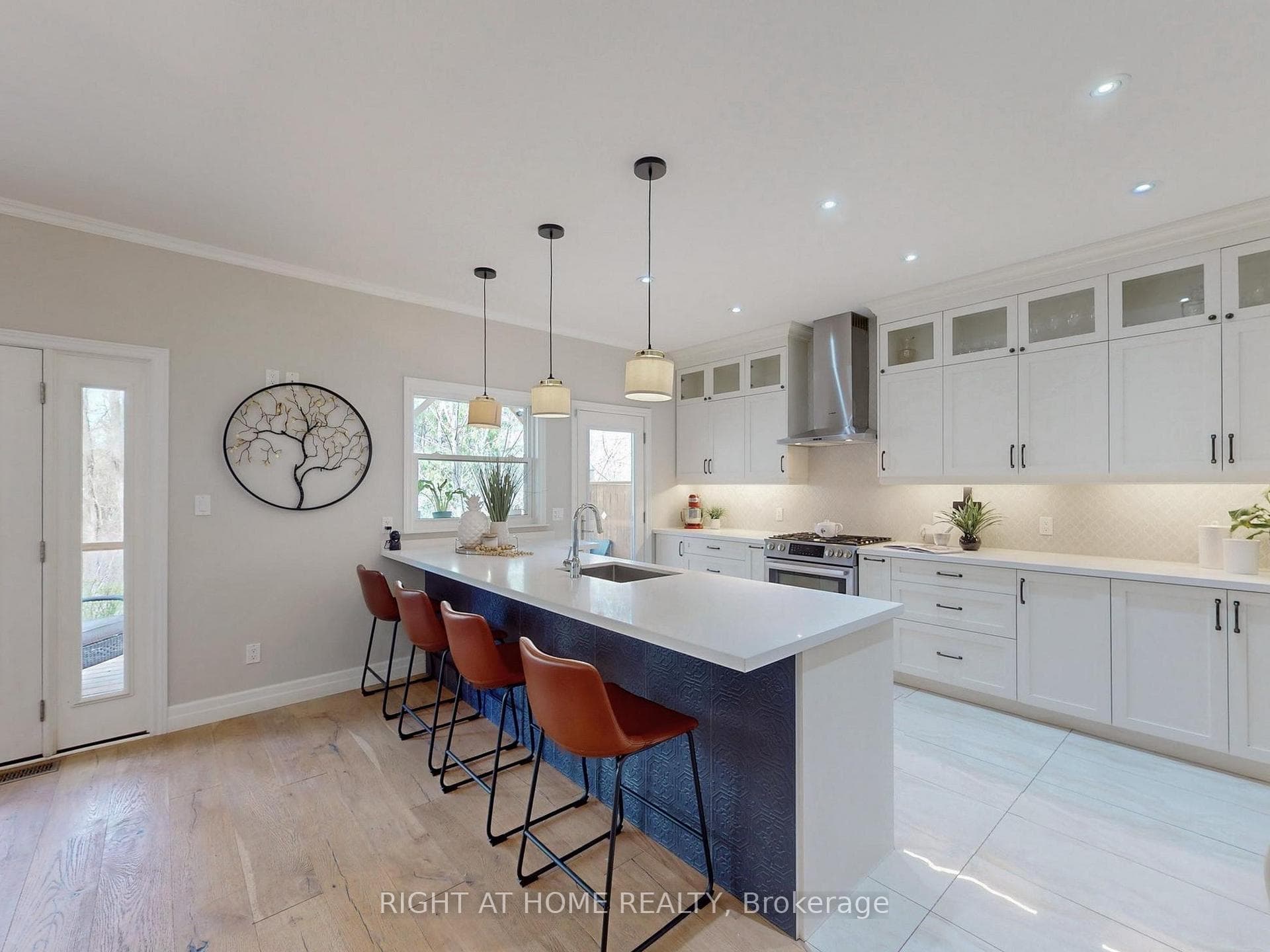 99 Humber Crescent photo 8