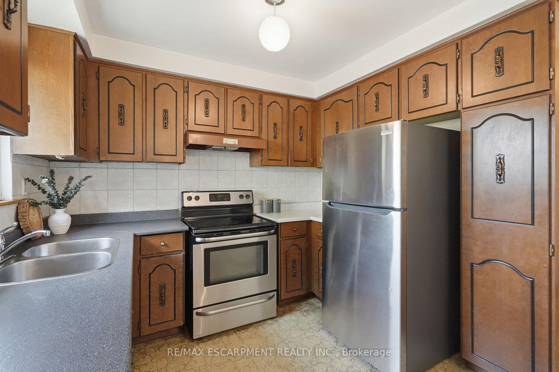464 Louis Drive photo 14