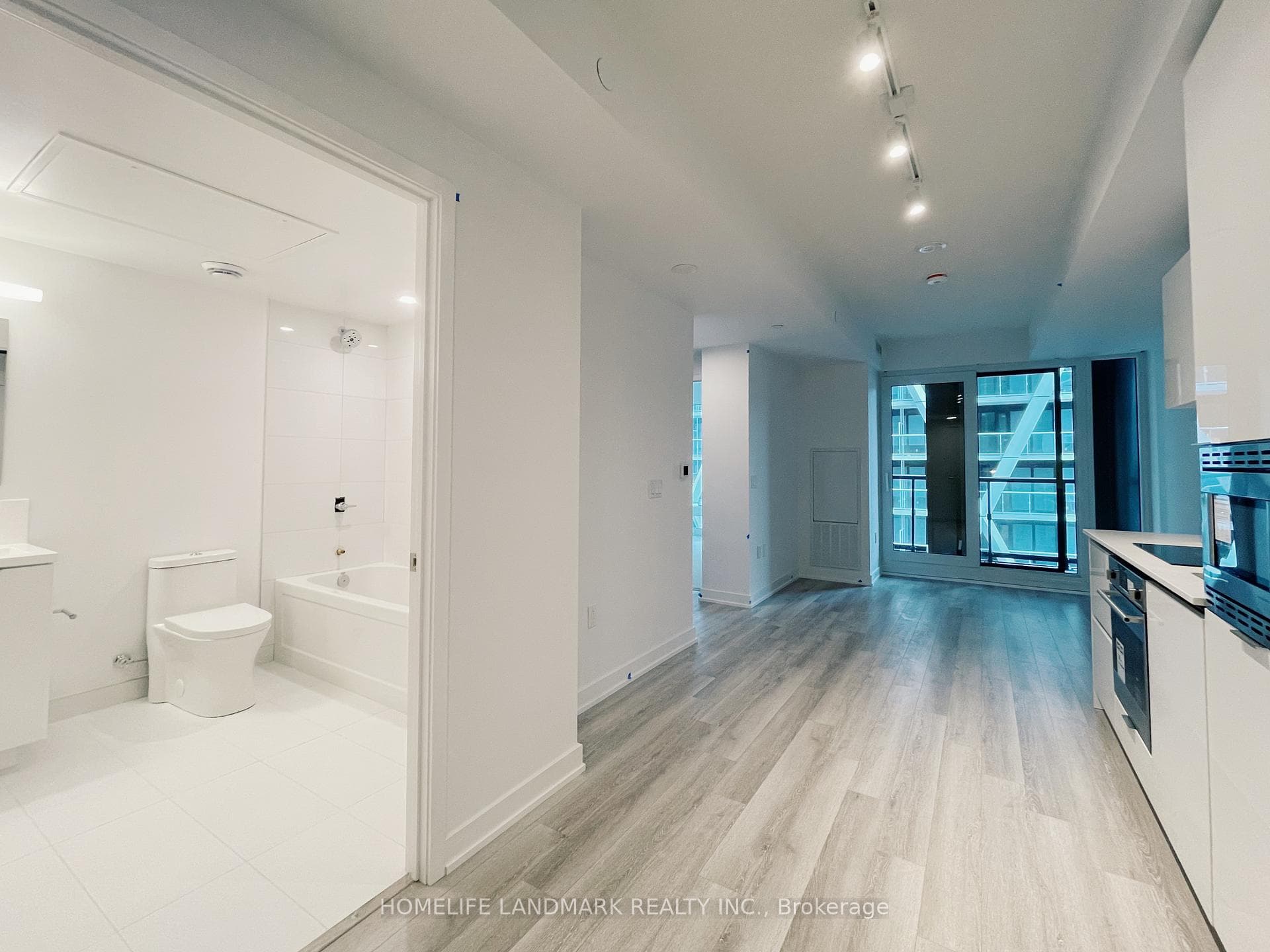 238 Simcoe Street Unit 2007 photo 2