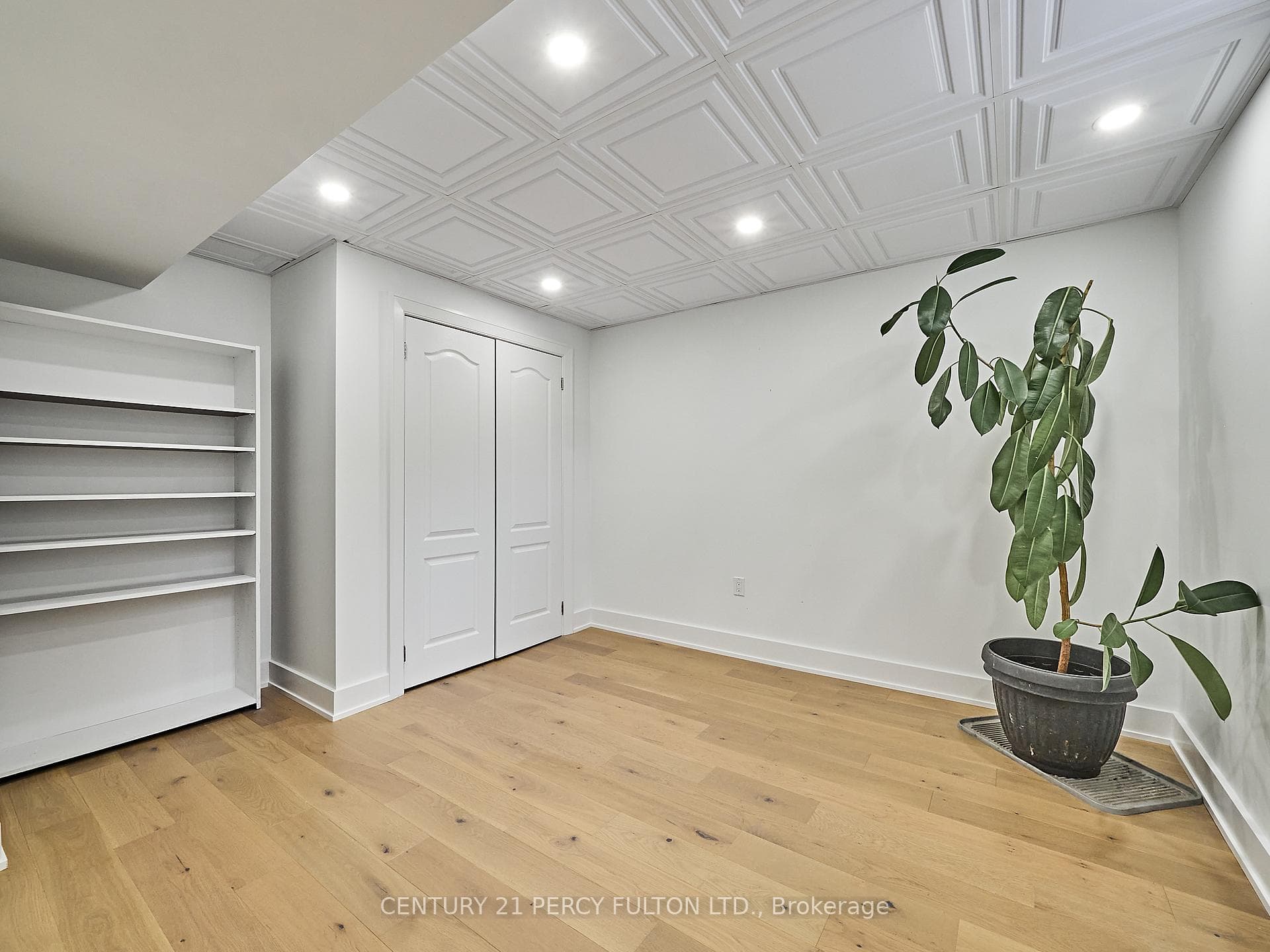 516 Victoria Street photo 30