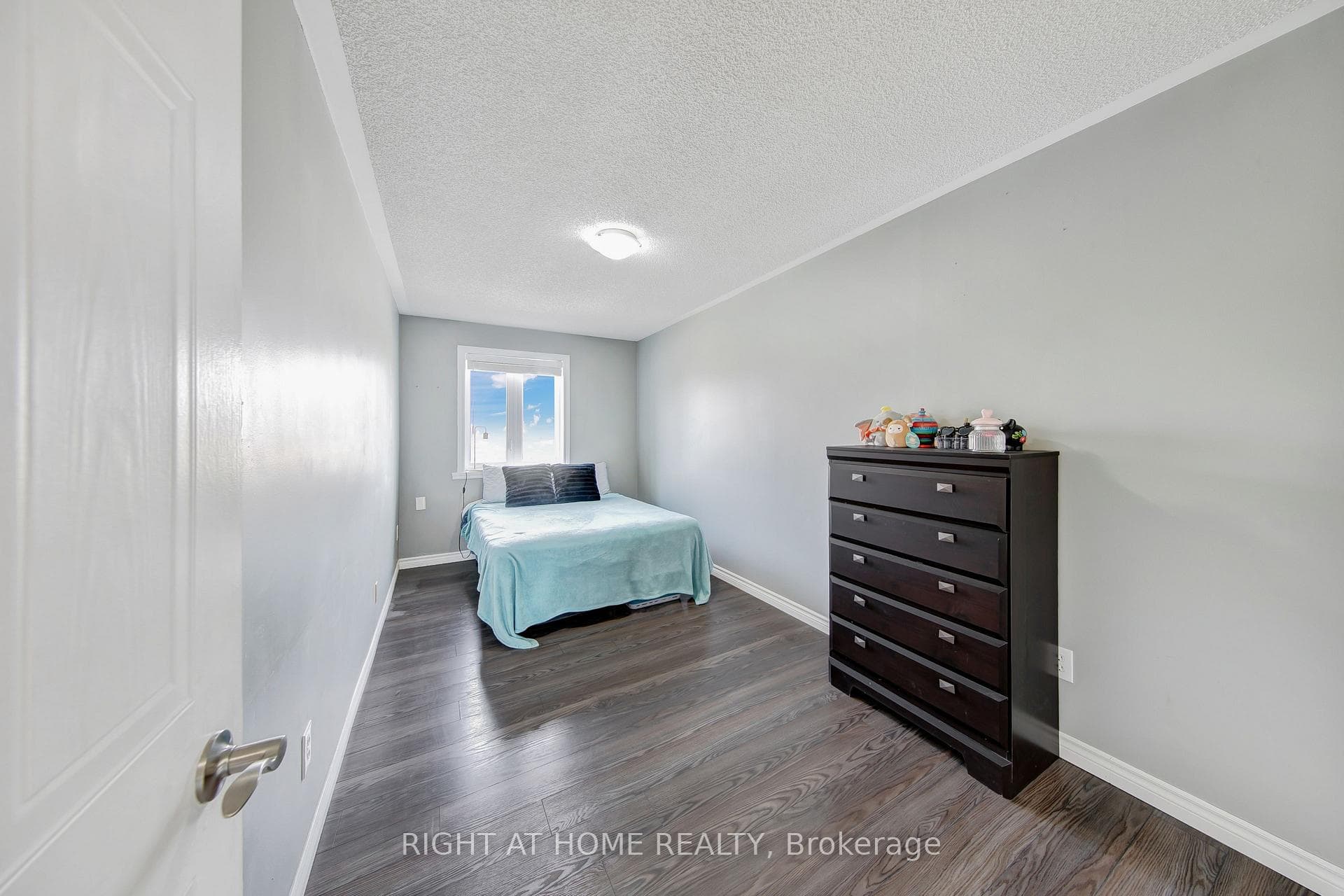 11 Potter Crescent photo 13