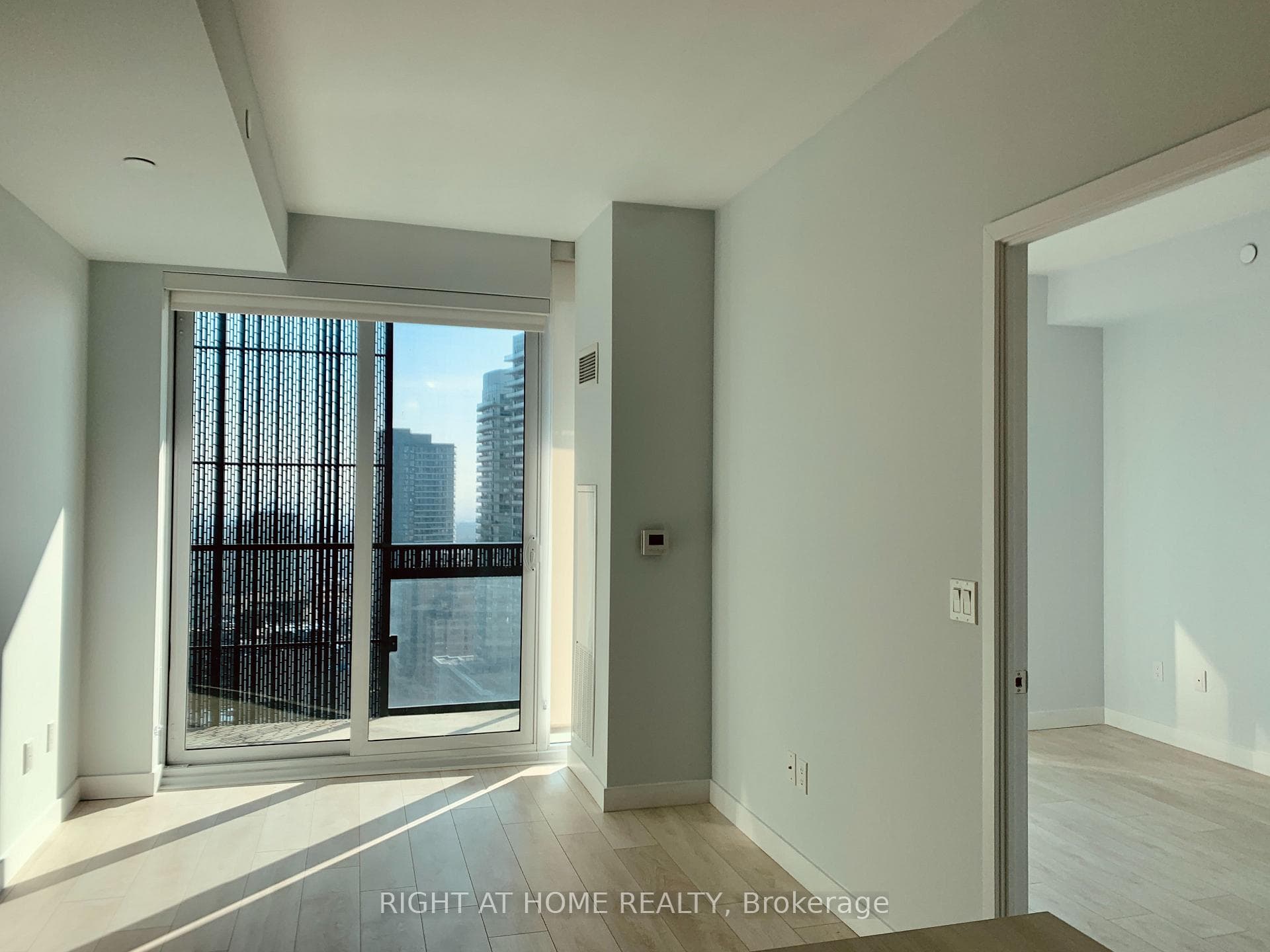 8 Eglinton Avenue Unit 2210 photo 13