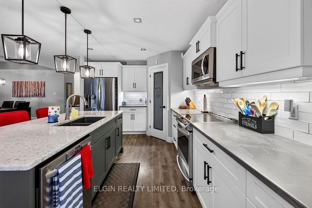 40 Glengariff Drive photo 31