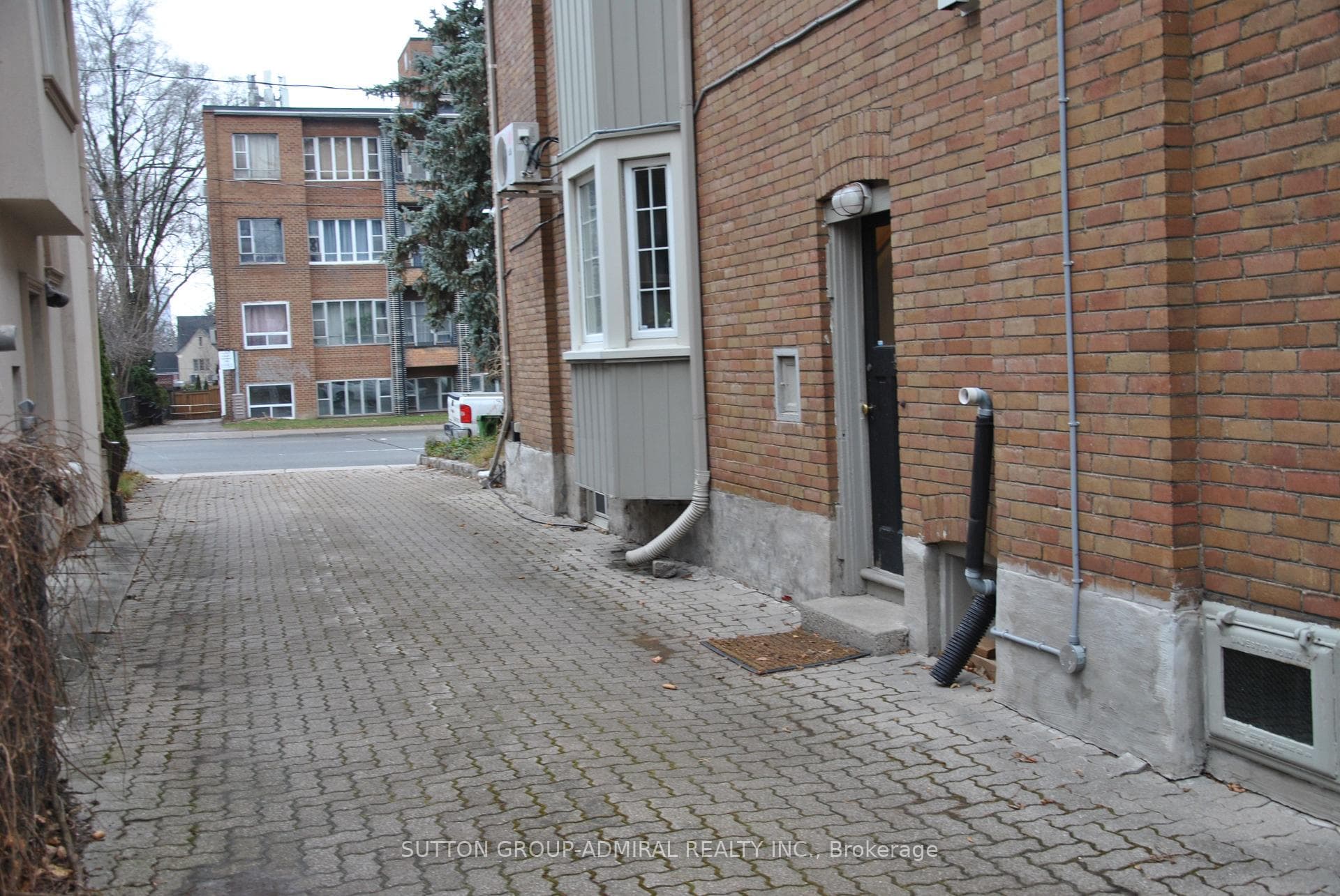 172 St Clair Avenue Unit Lower photo 2