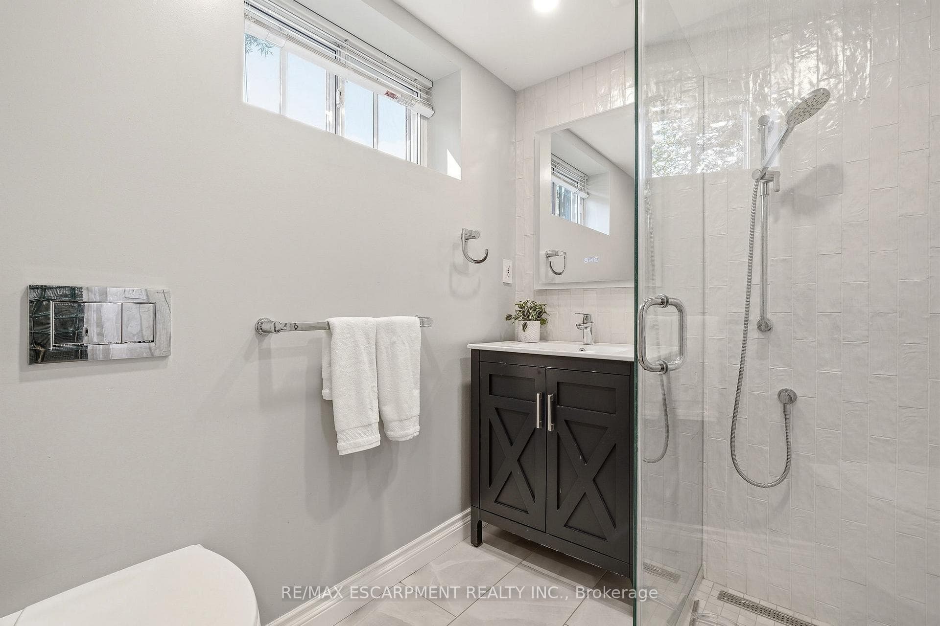 600 Deborah Crescent photo 23