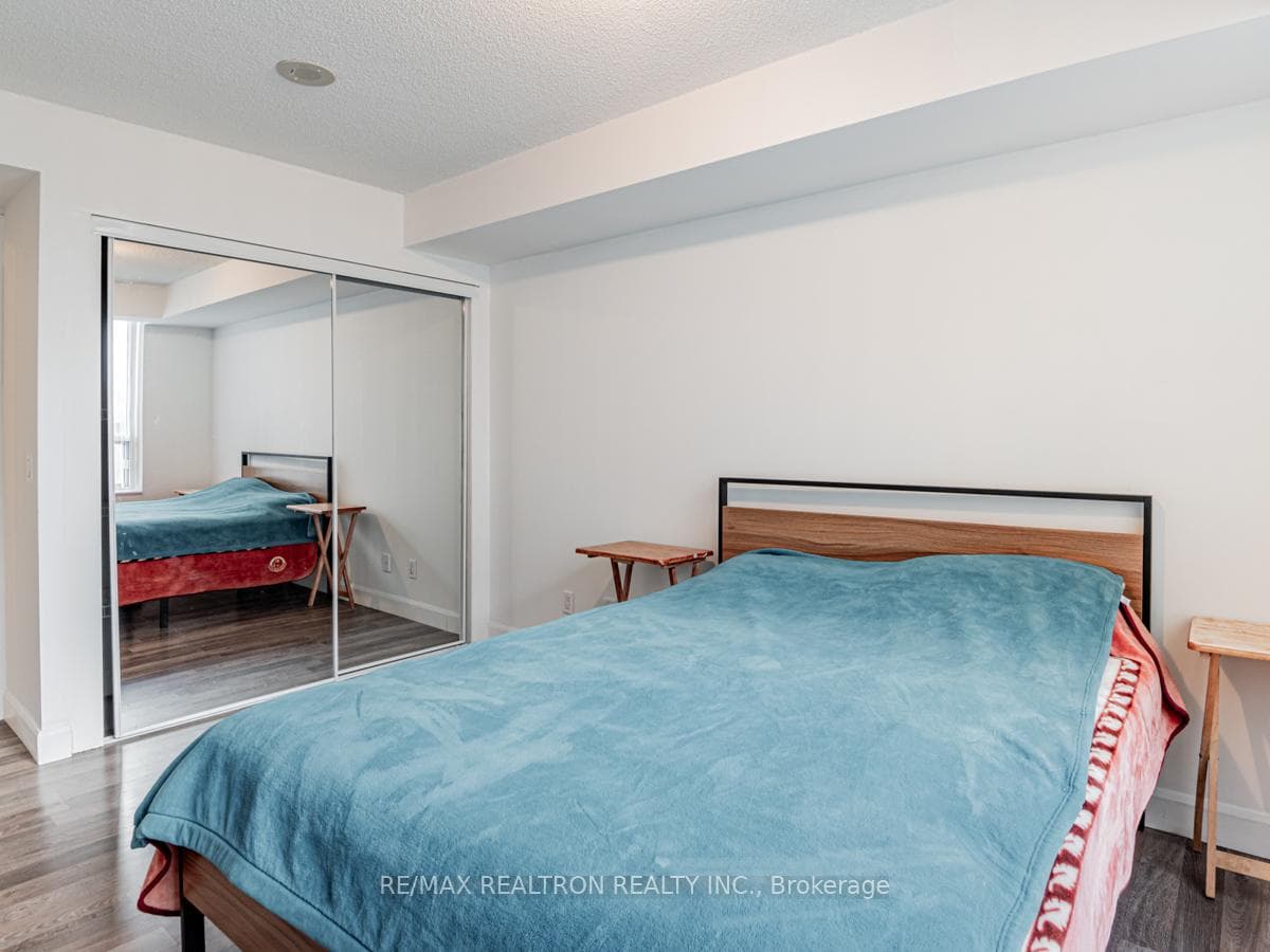 310 Red Maple Road Unit 306 photo 14