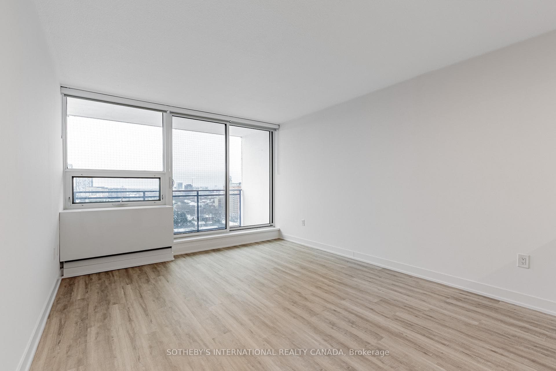 191 Sherbourne Street Unit 1004 photo 3