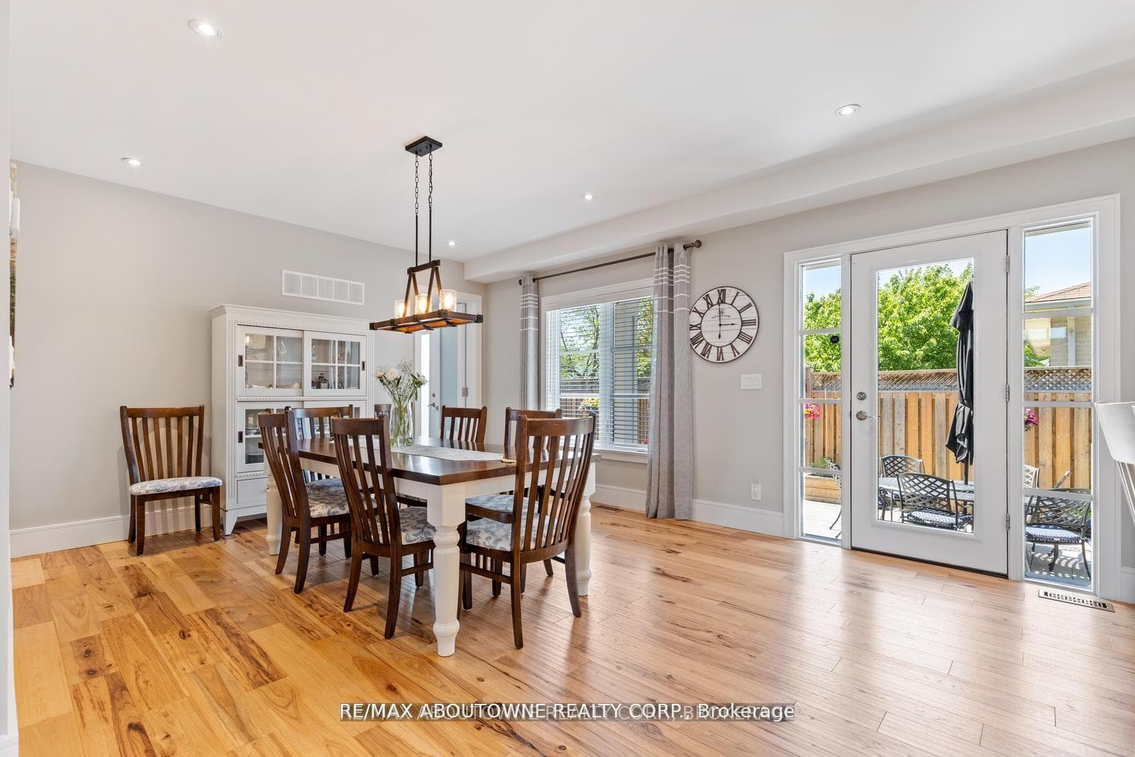 363 Walton Street photo 9