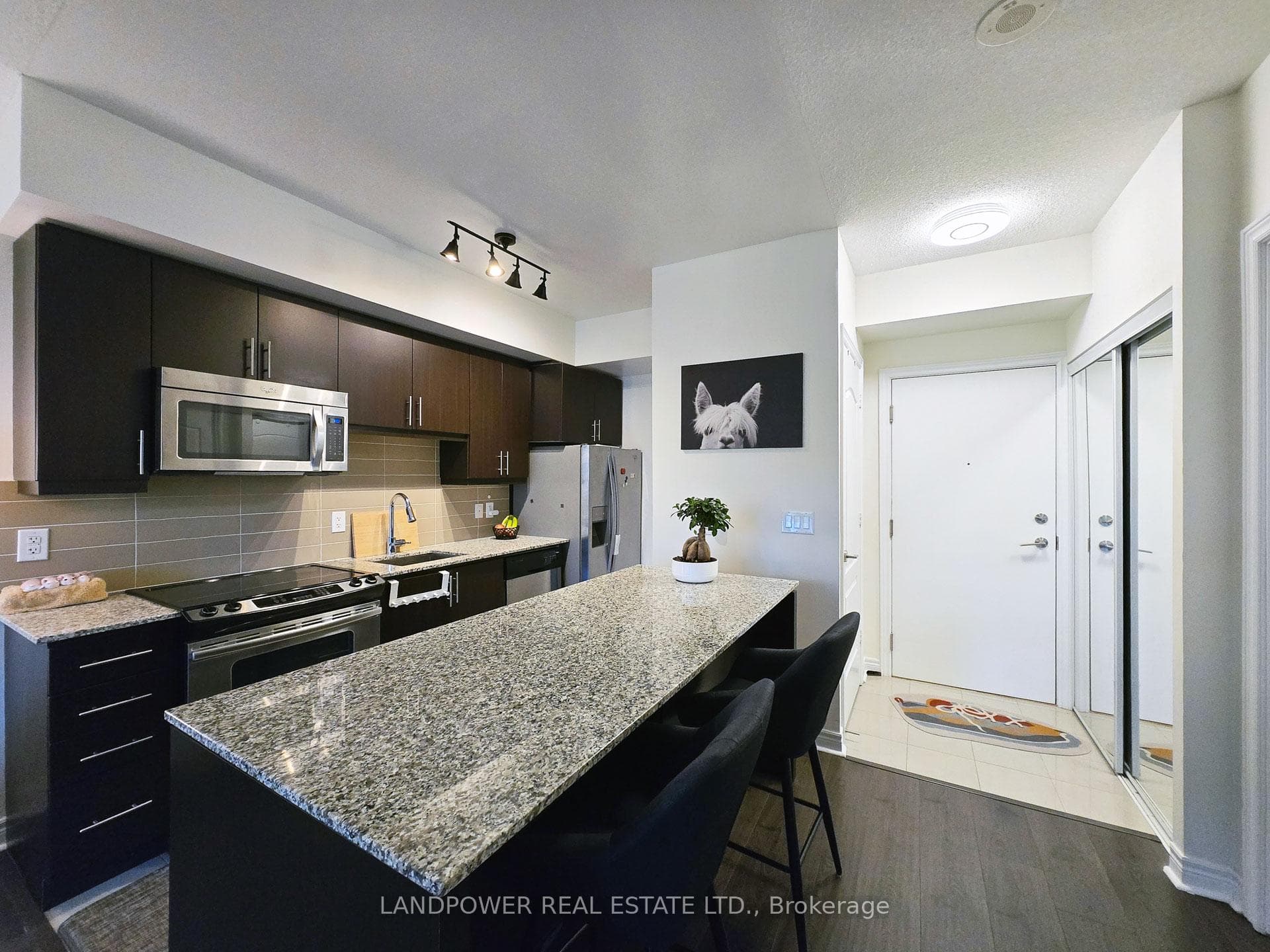 2756 Old Leslie Street Unit 603 photo 2