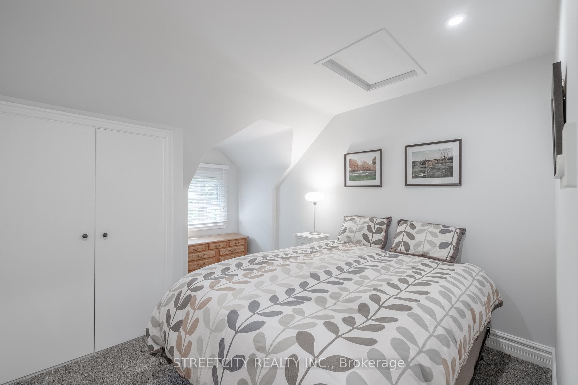 547 Upper Queen Street photo 32