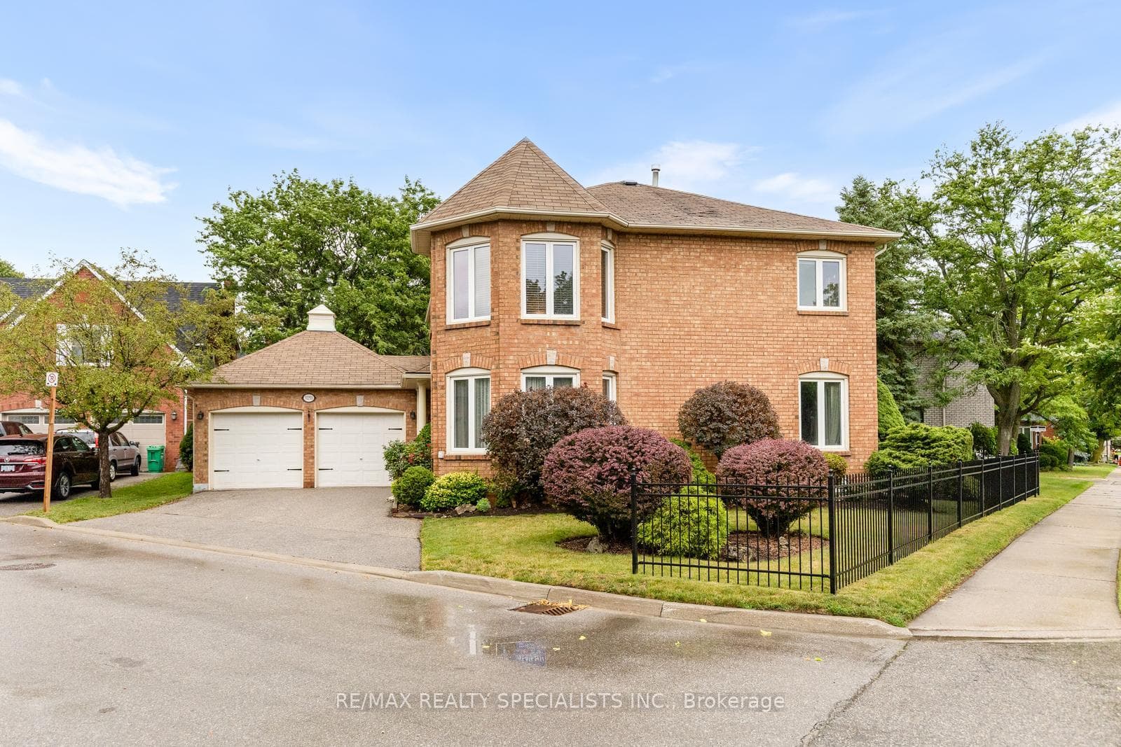3251 Trelawny Circle photo 2