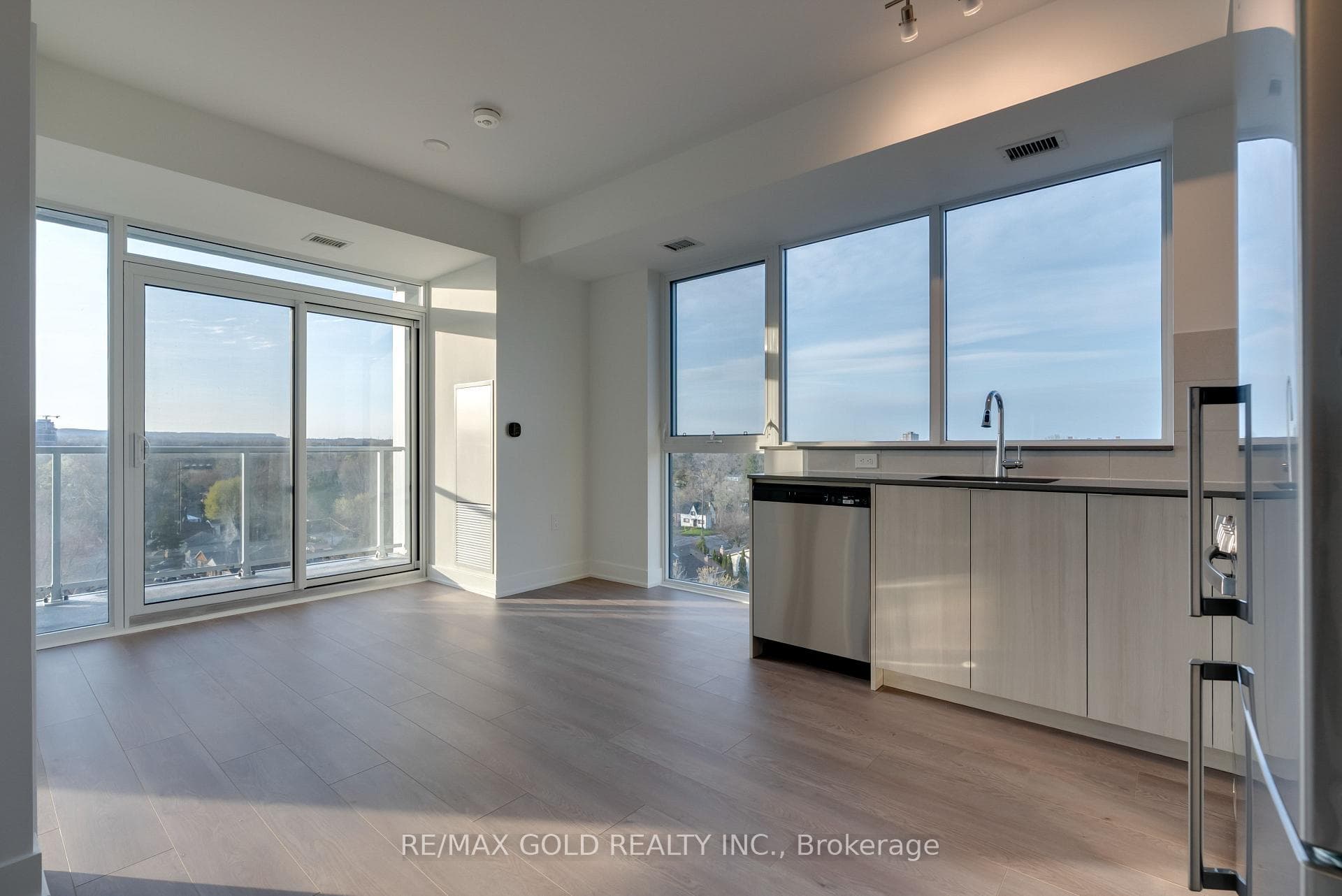 2088 James Street Unit 803 photo 12