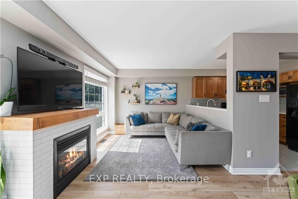 548 ASHBOURNE Crescent photo 9