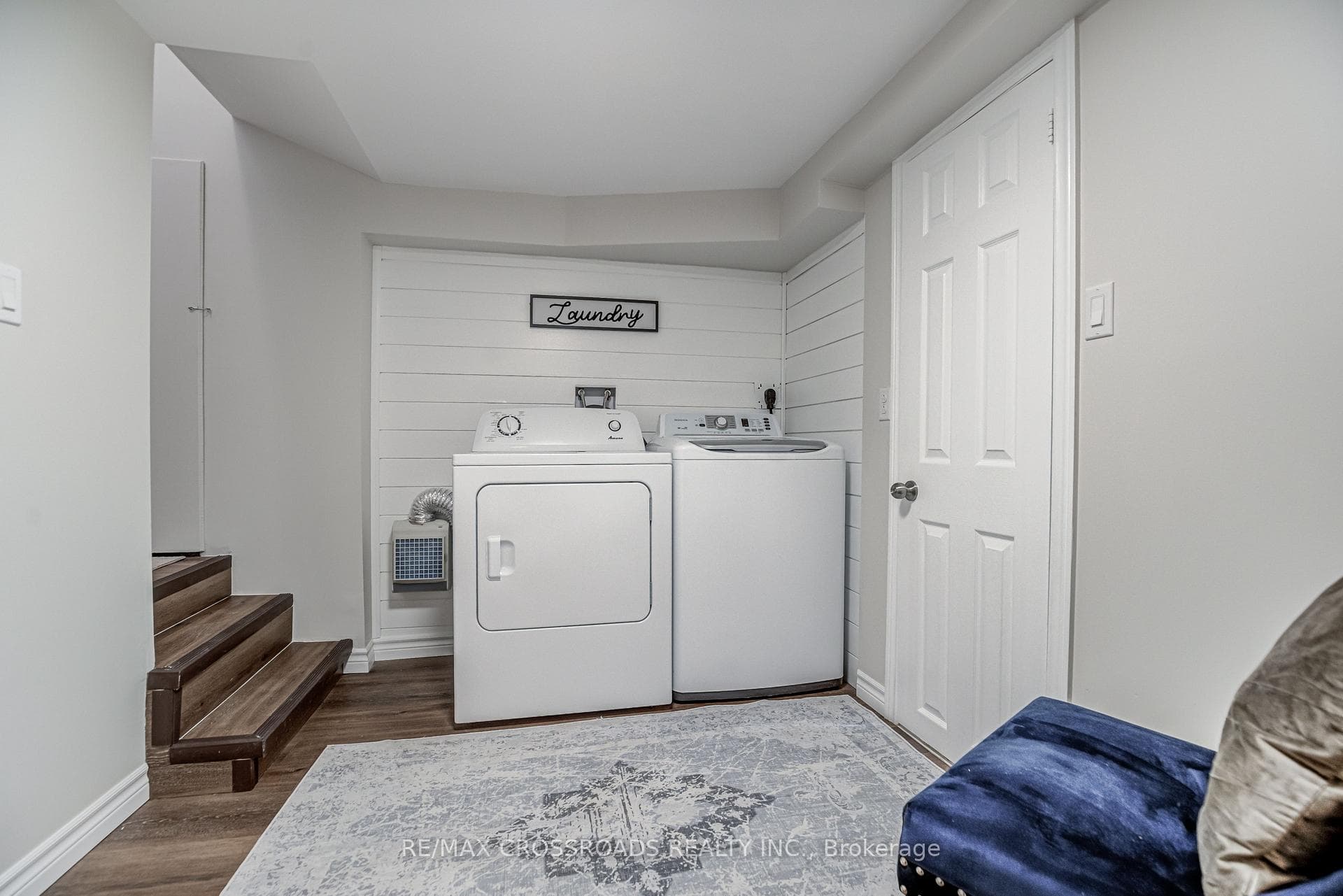 241 McIntosh Street photo 32