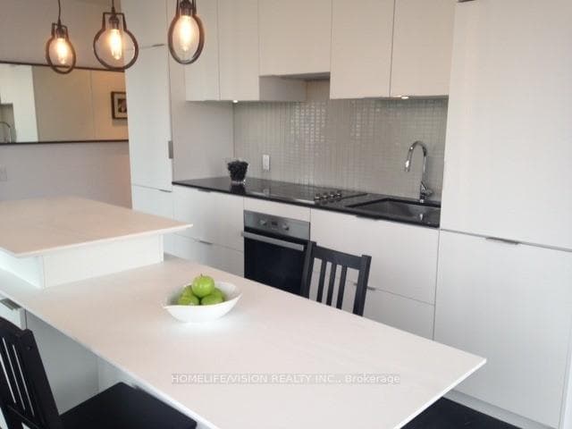 5 St Joseph Street Unit 810 photo 4