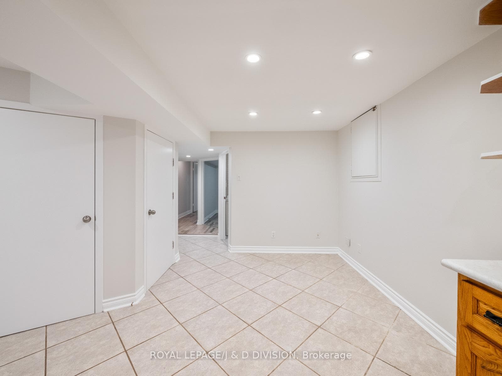 Looking to bedroom hallway