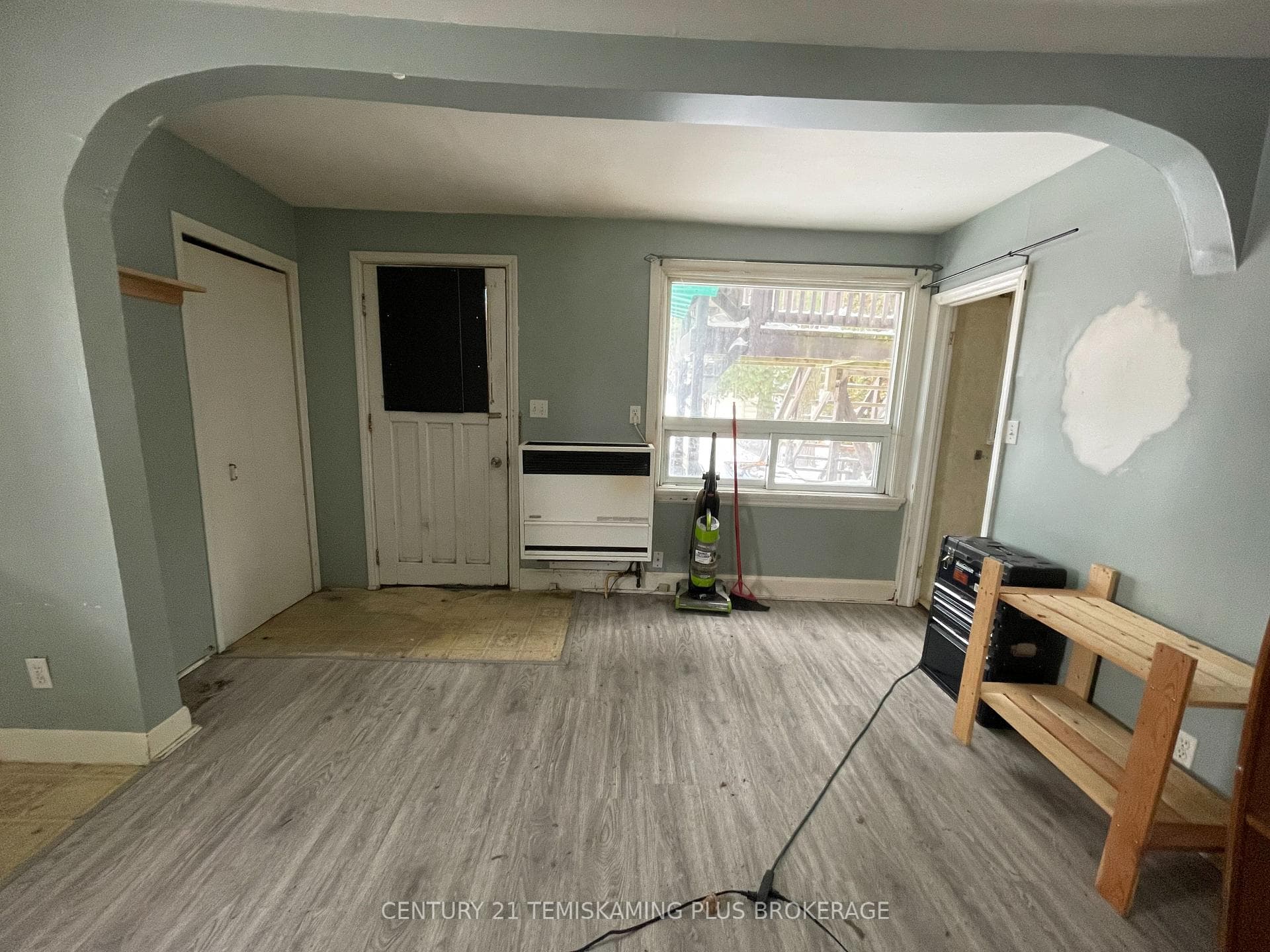 390 Farah Avenue photo 6
