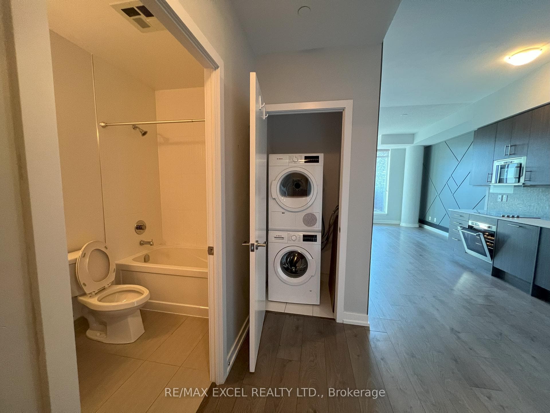 297 College Street Unit 503 photo 5