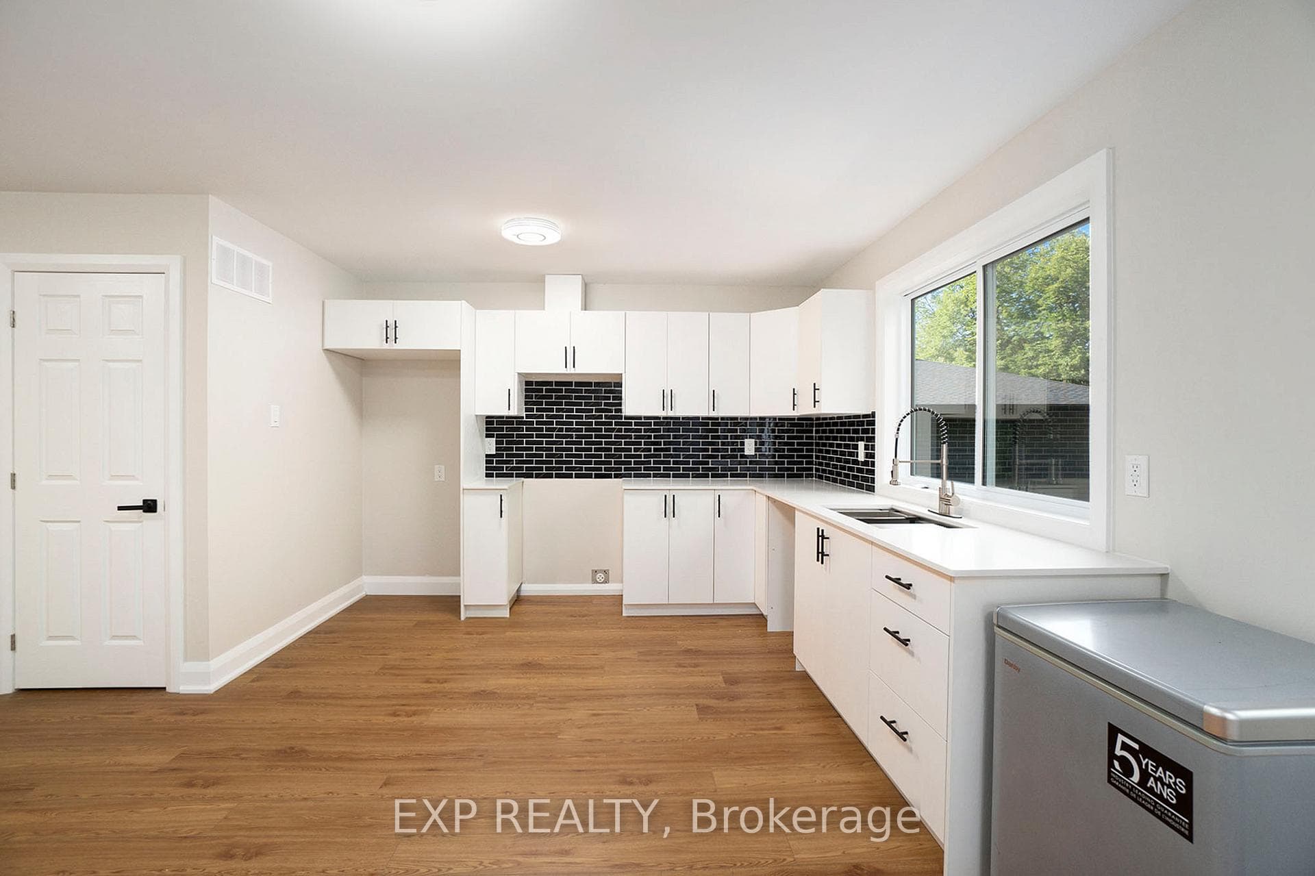 838 St. Laurent Boulevard Unit 3 photo 9