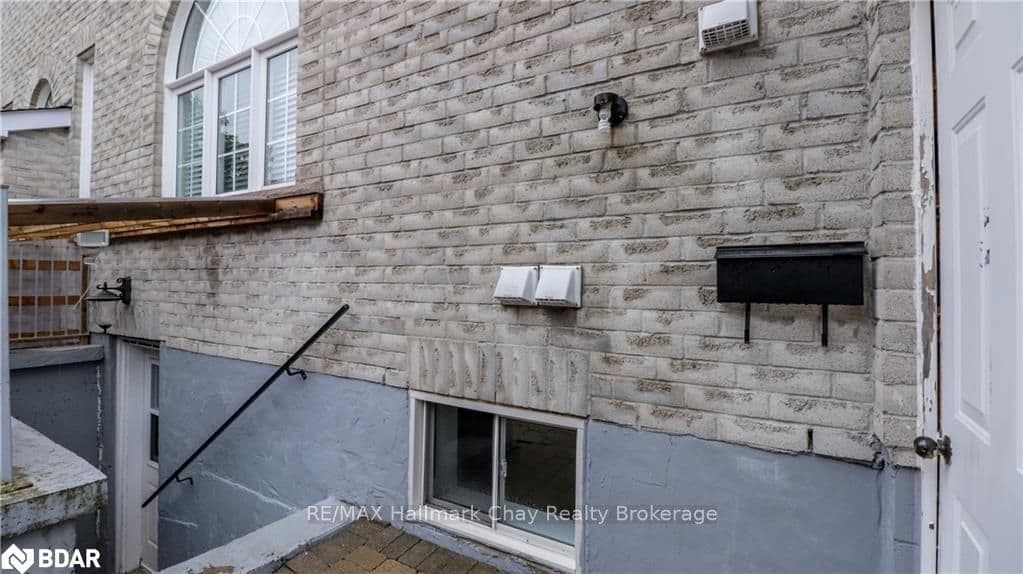 66 CARLEY Crescent Unit Lower photo 6