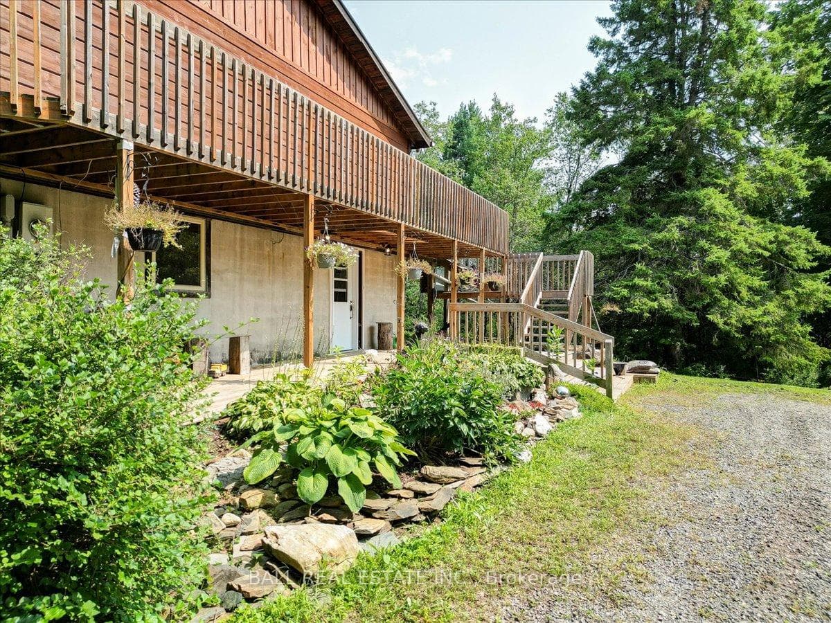 368 Weslemkoon Lake Road photo 4