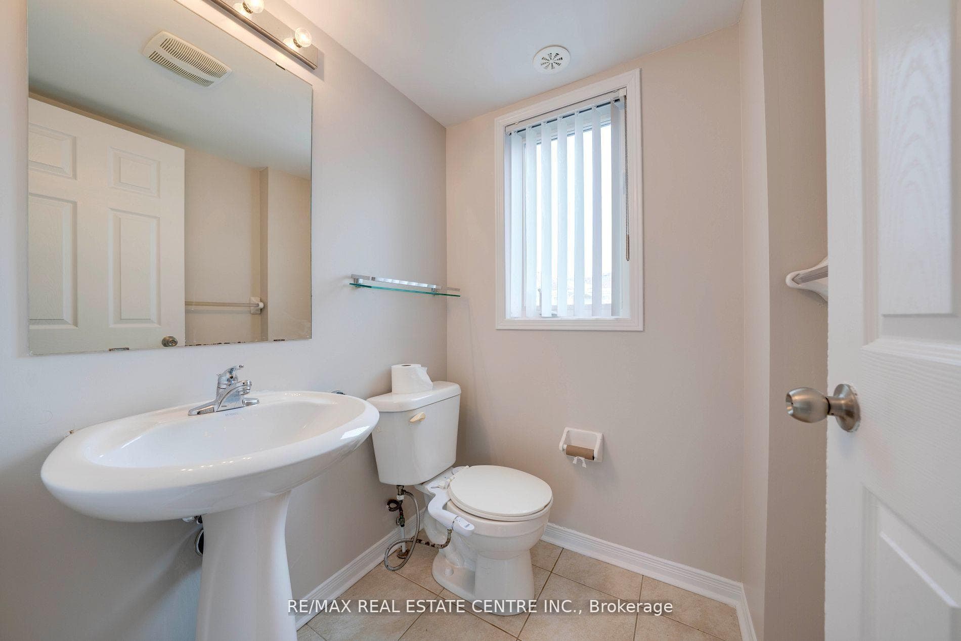 3050 Erin Centre Boulevard Unit 7 photo 9