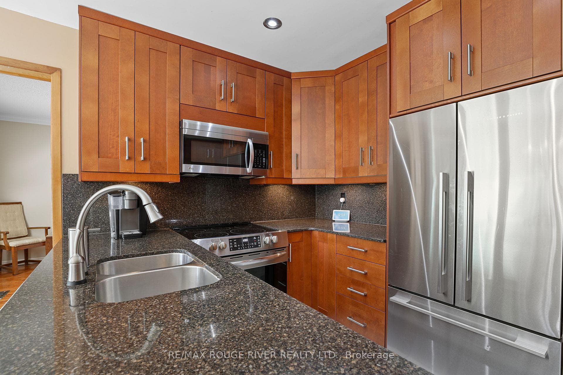 11 Canmore Boulevard photo 8