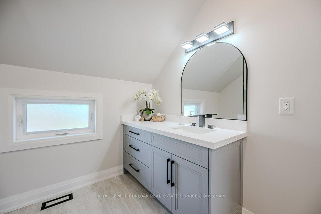 554 Clark Avenue photo 31
