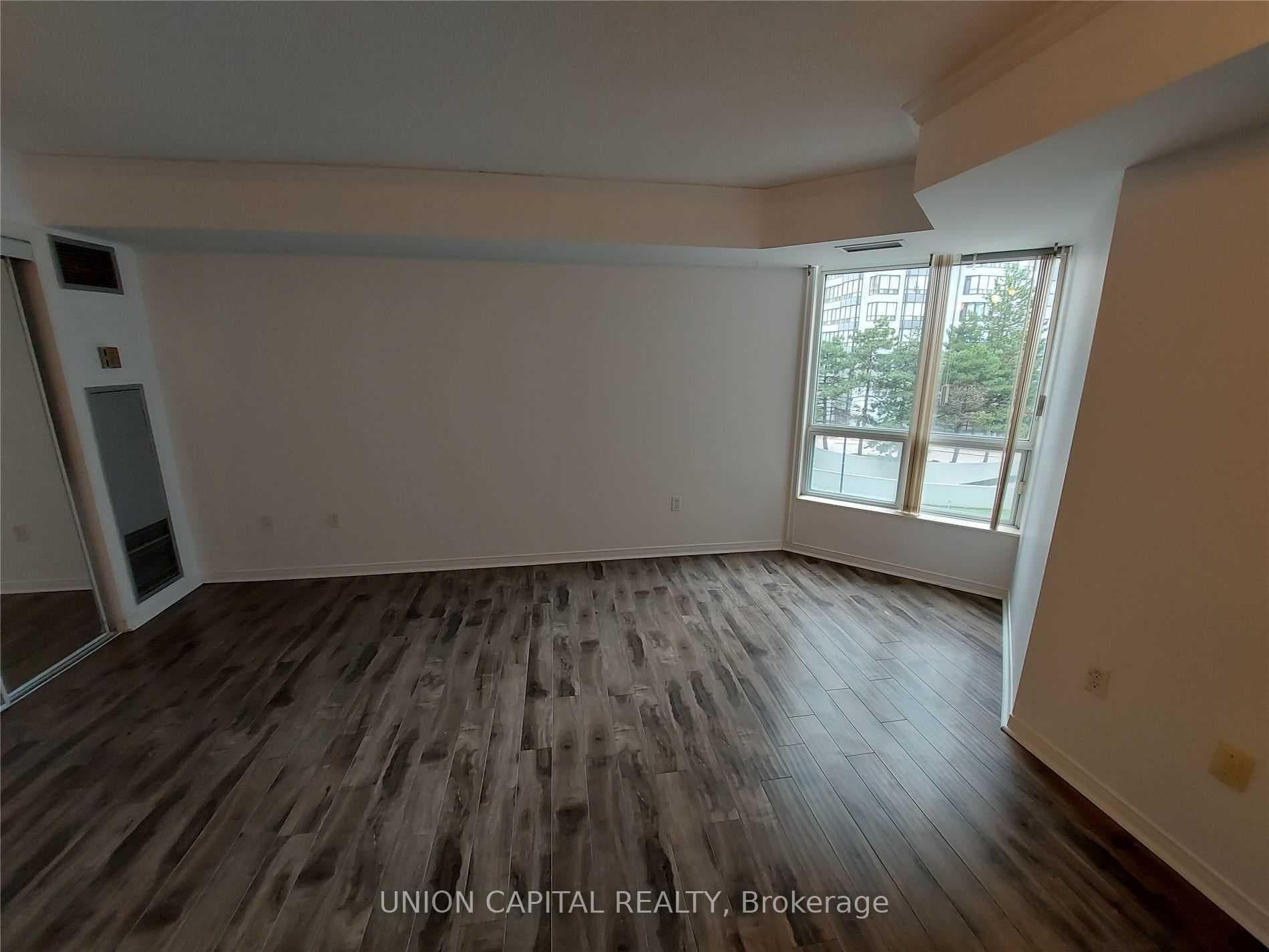 18 Pemberton Avenue Unit 400 photo 8