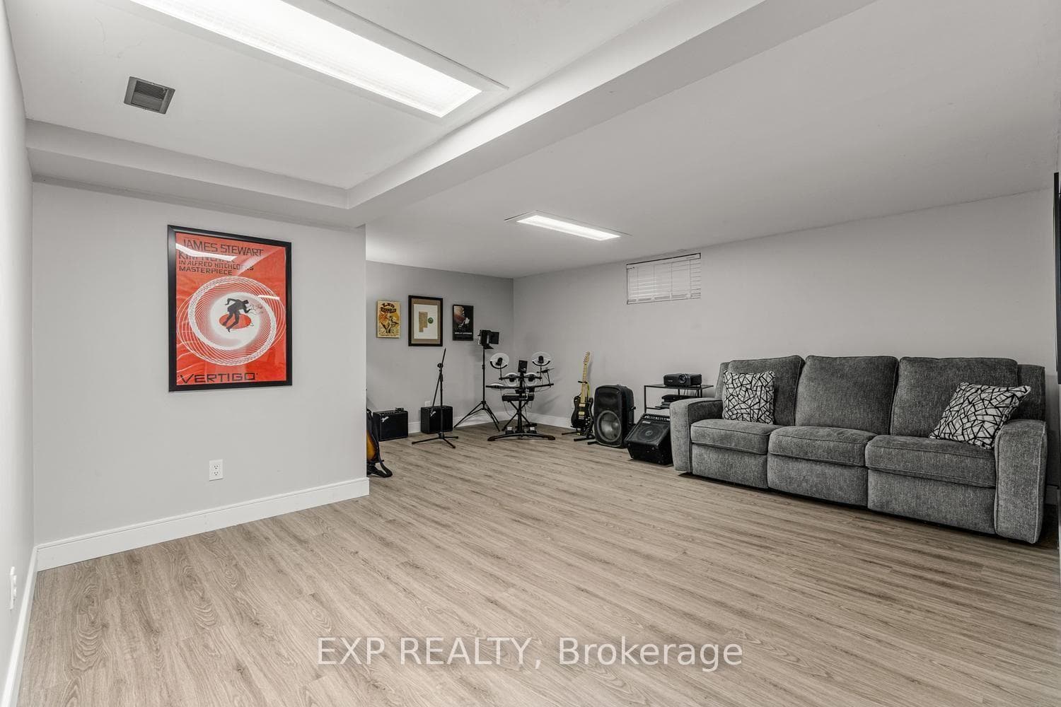 577 Dewan Street photo 31