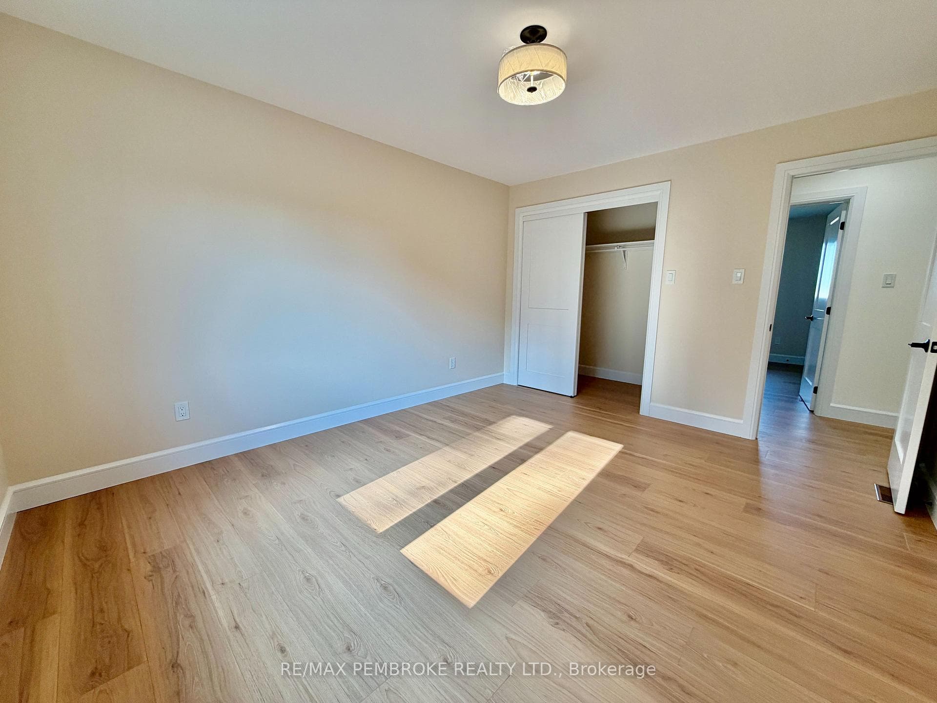 55 Eddy Crescent photo 7