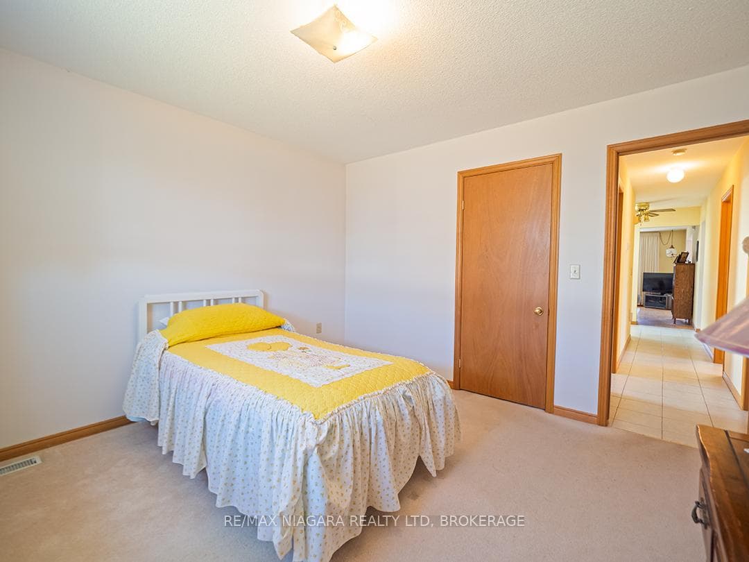 830 Fielden Avenue photo 18