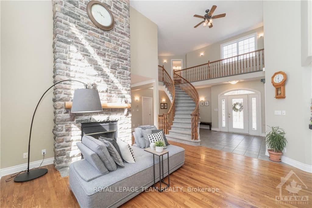 1580 REINDEER Way photo 6